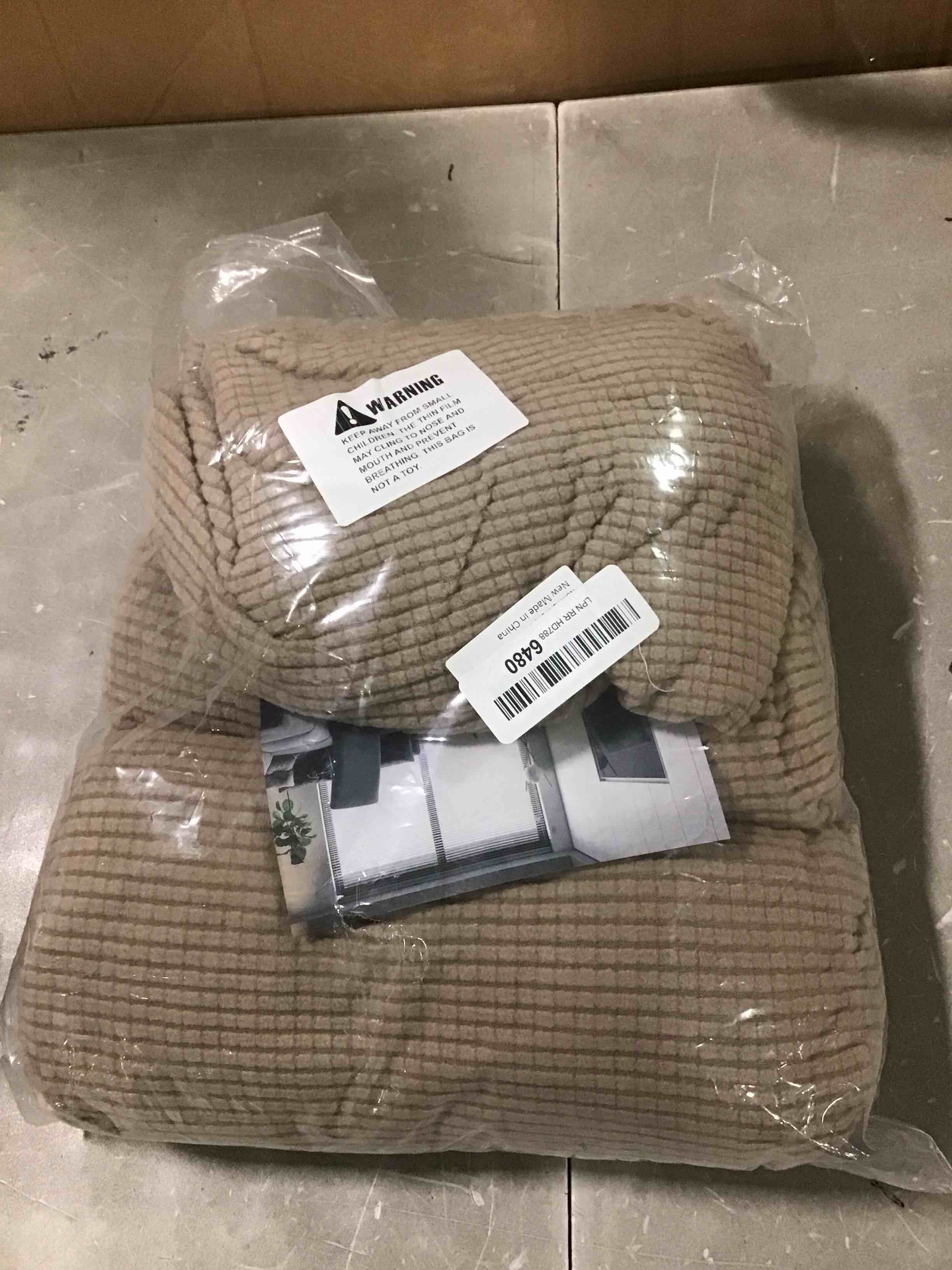 https://s3.amazonaws.com/lotting-images-prod/bidfta/YEL6257863_1715026589009.jpeg