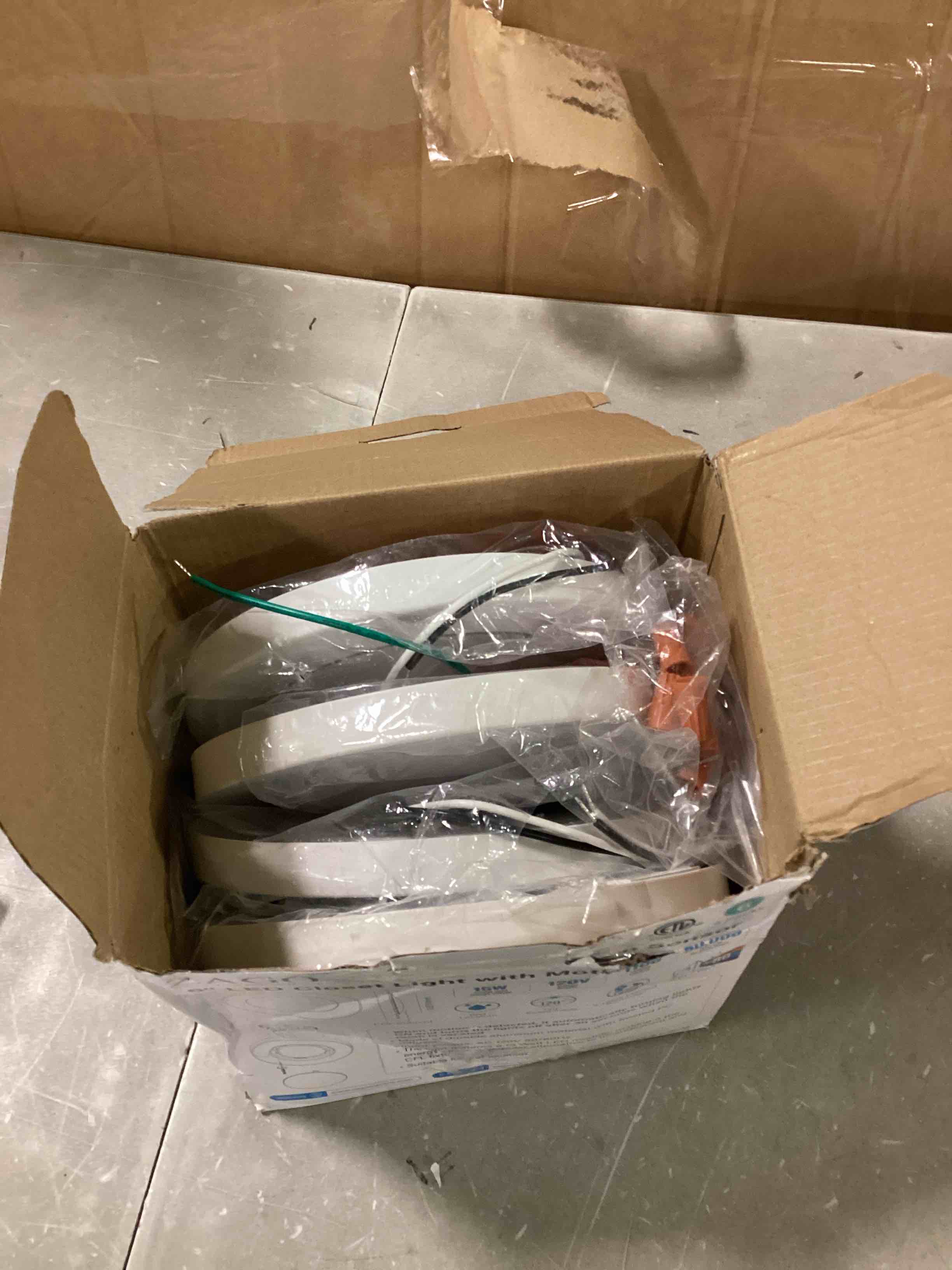 https://s3.amazonaws.com/lotting-images-prod/bidfta/YEL6257884_1715084360902.jpeg