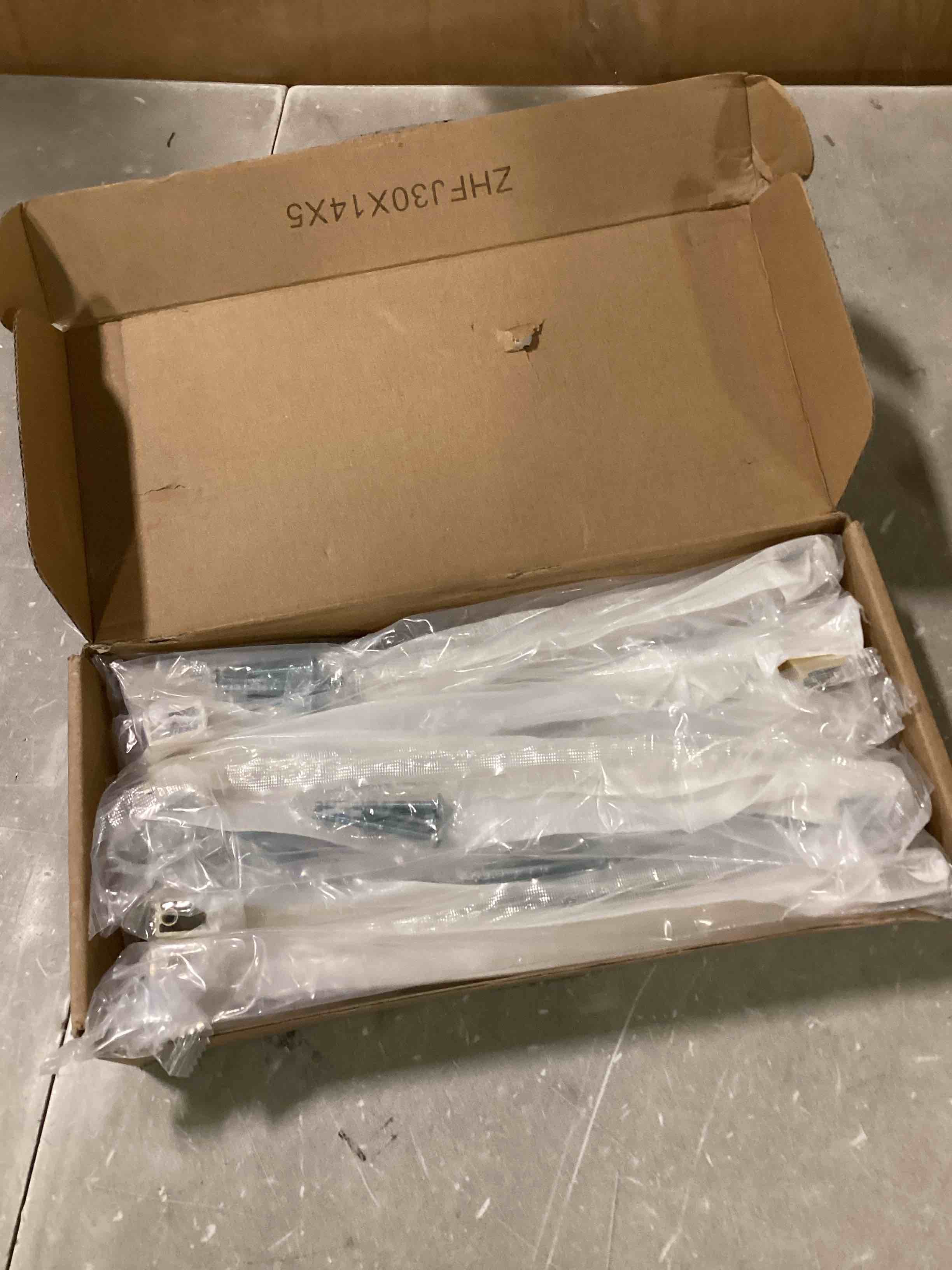 https://s3.amazonaws.com/lotting-images-prod/bidfta/YEL6257898_1715085179413.jpeg