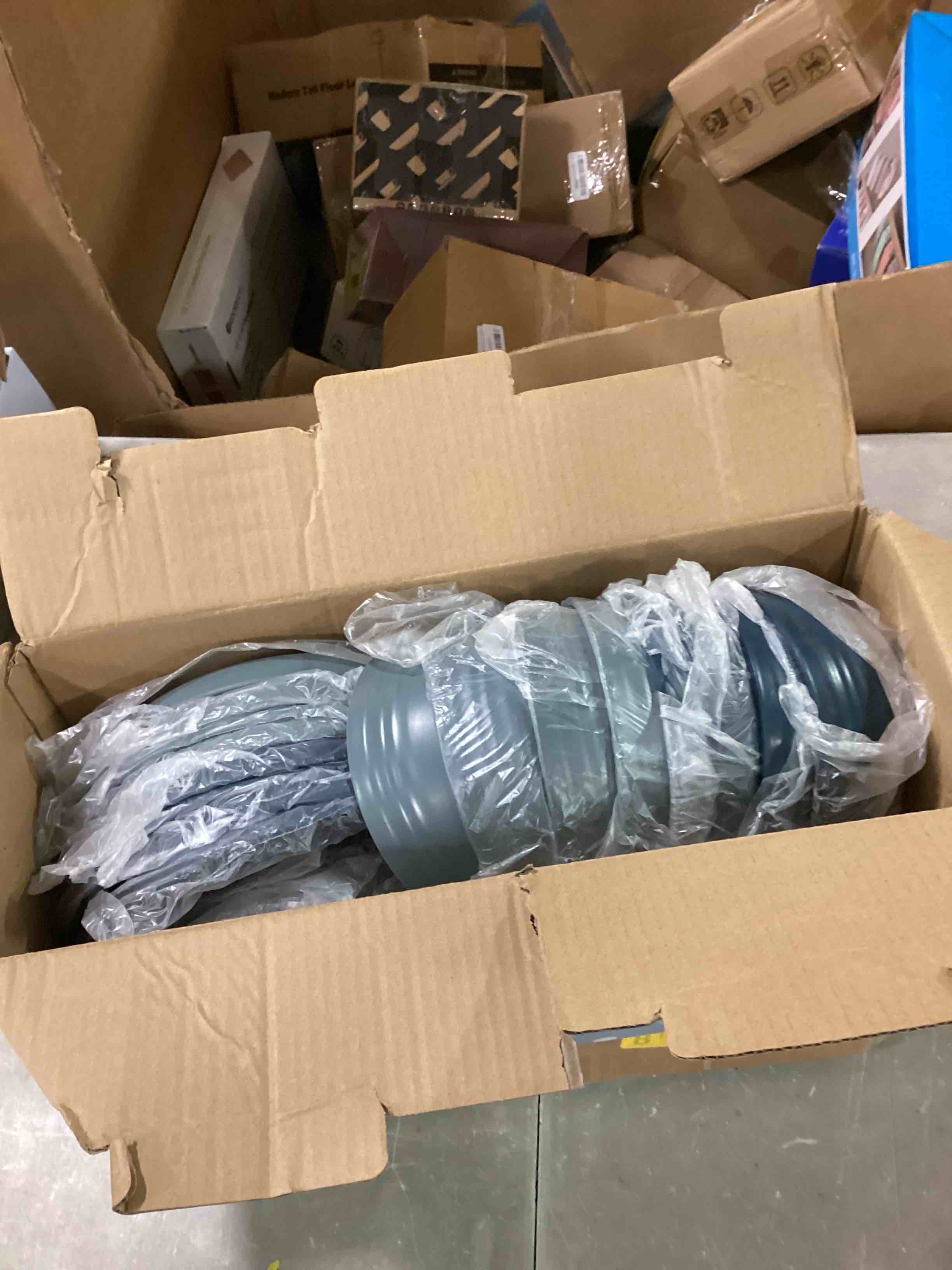 https://s3.amazonaws.com/lotting-images-prod/bidfta/YEL6257945_1715088843934.jpeg