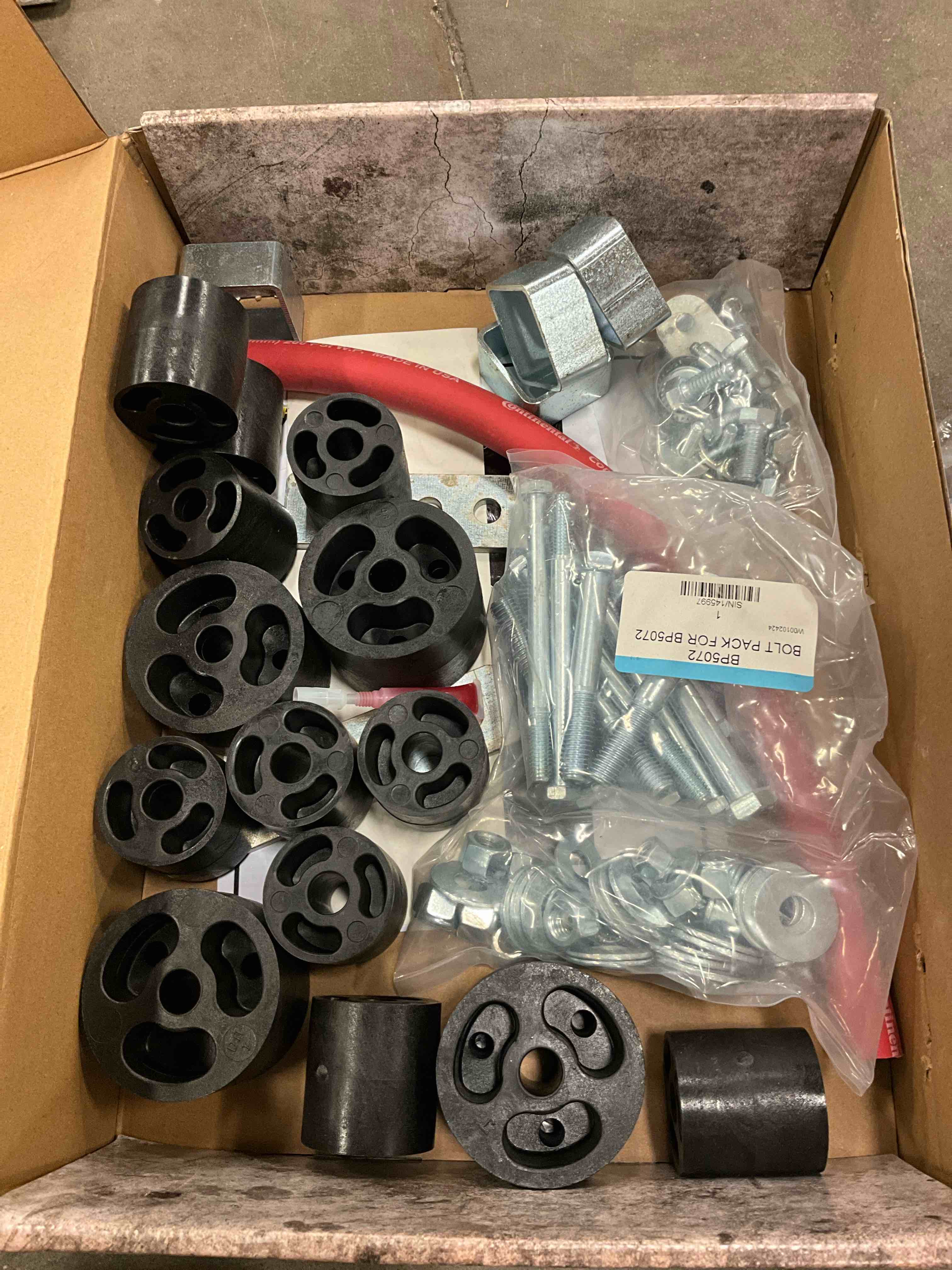 https://s3.amazonaws.com/lotting-images-prod/bidfta/YEL6263065_1716496310228.jpeg