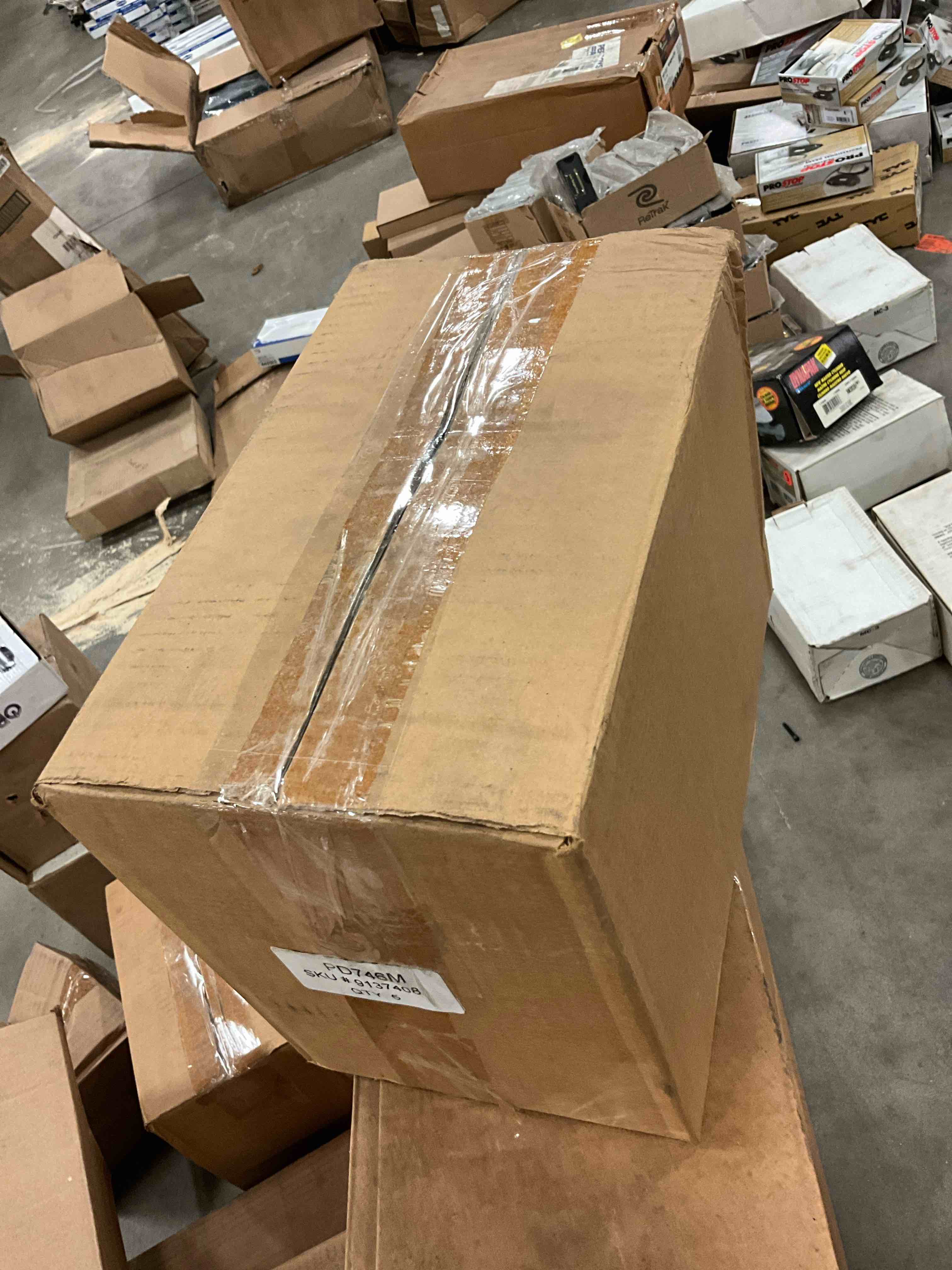 https://s3.amazonaws.com/lotting-images-prod/bidfta/YEL6263118_1716555335655.jpeg