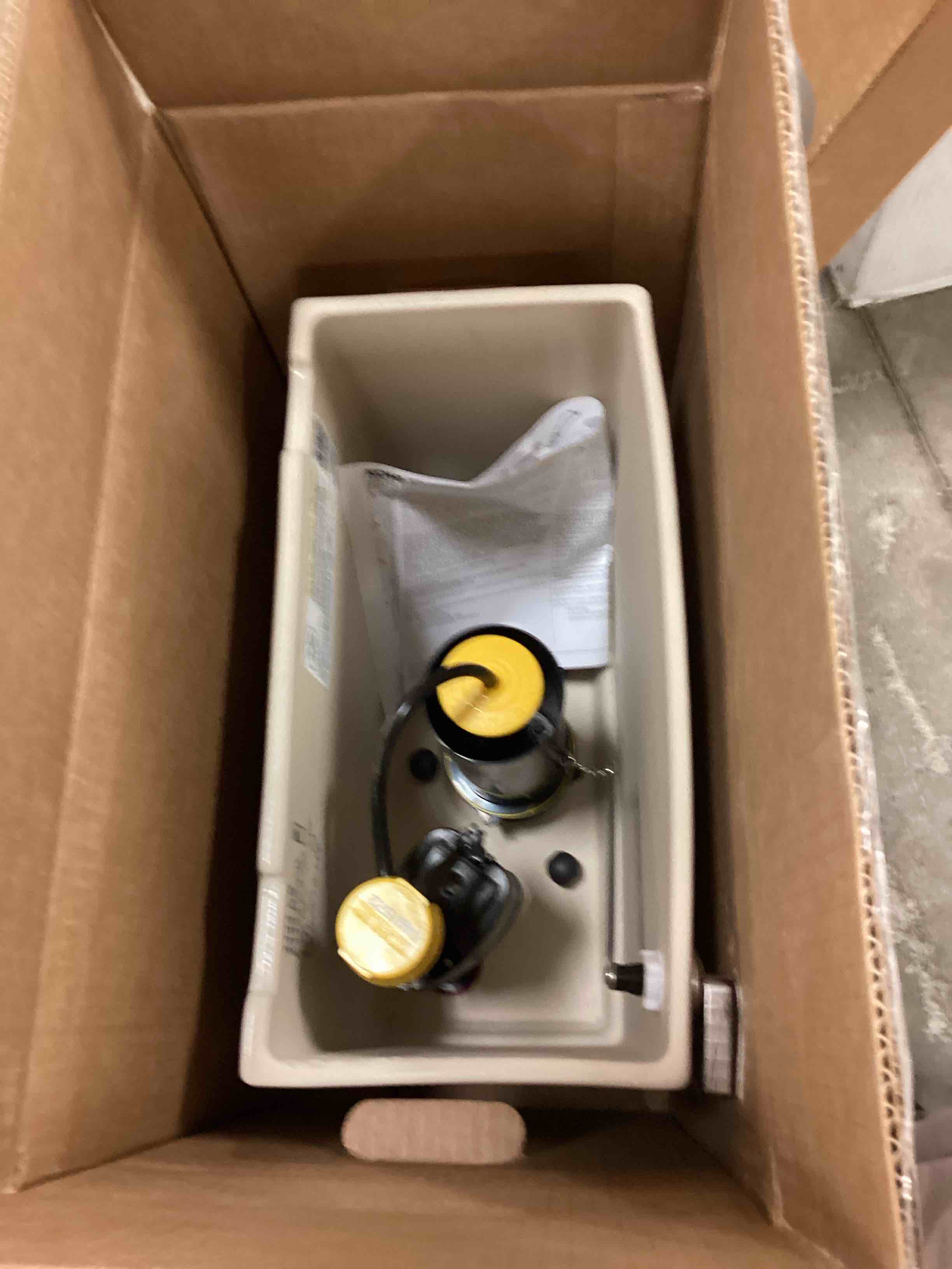 https://s3.amazonaws.com/lotting-images-prod/bidfta/YEL6263795_1717161934055.jpeg