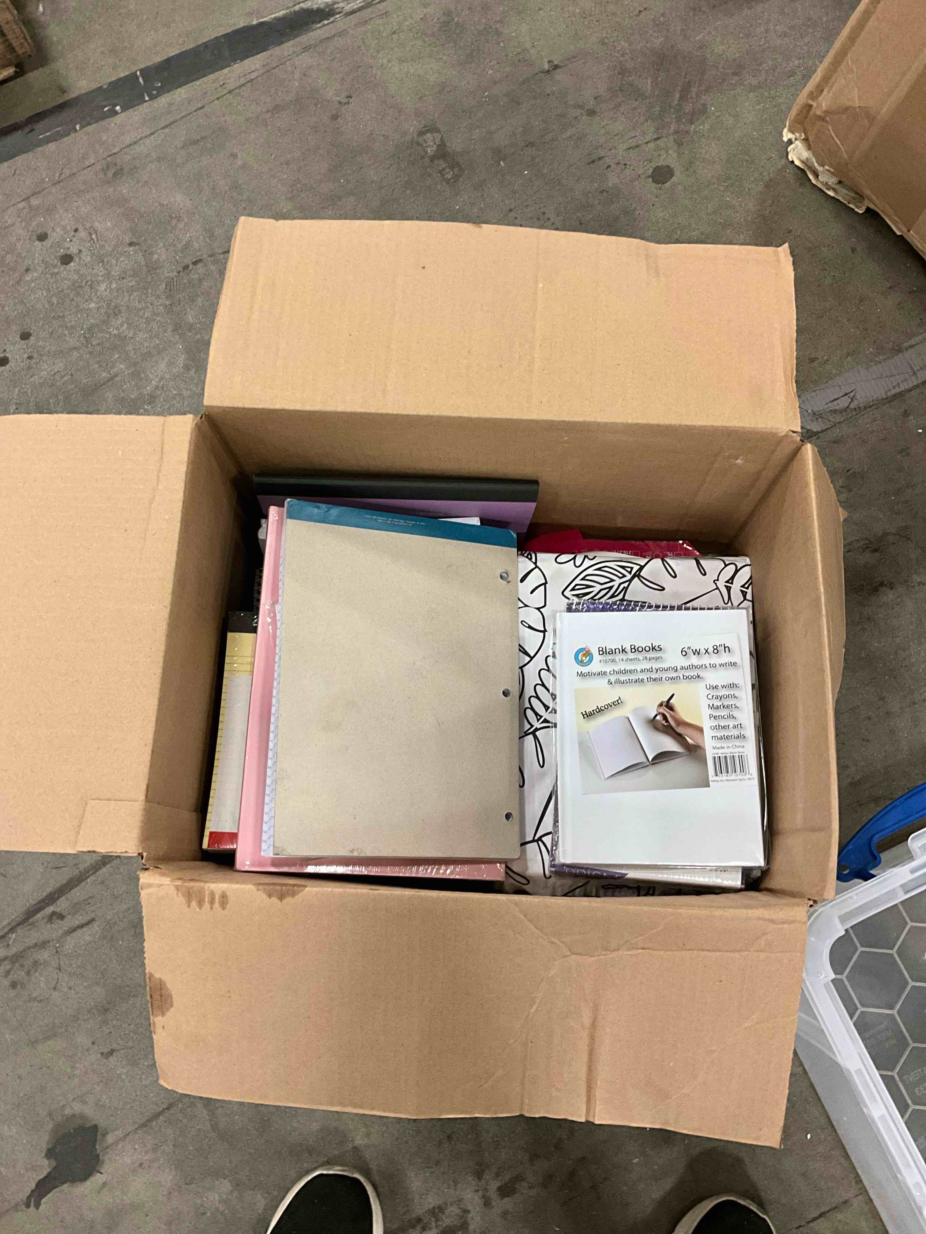 https://s3.amazonaws.com/lotting-images-prod/bidfta/YEL6268322_1717531874343.jpeg