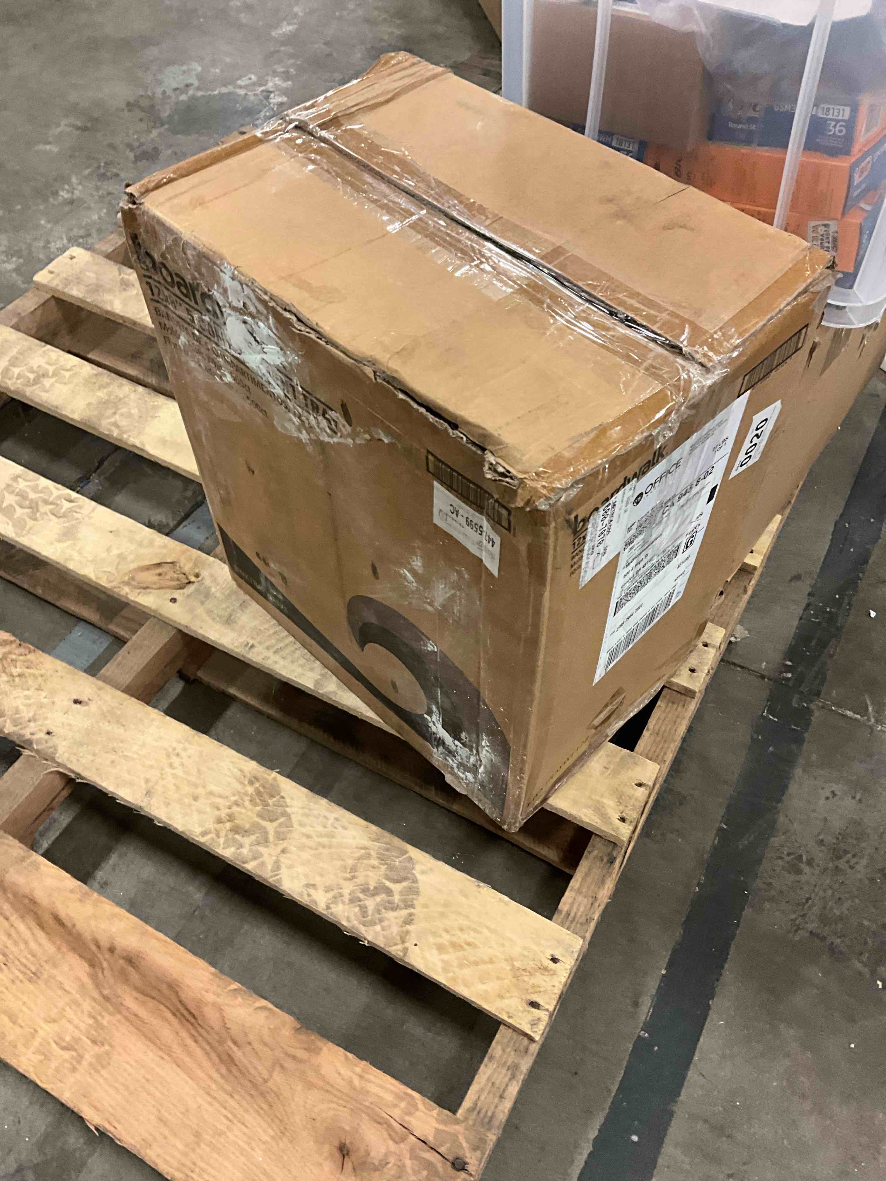 https://s3.amazonaws.com/lotting-images-prod/bidfta/YEL6268325_1717591227304.jpeg