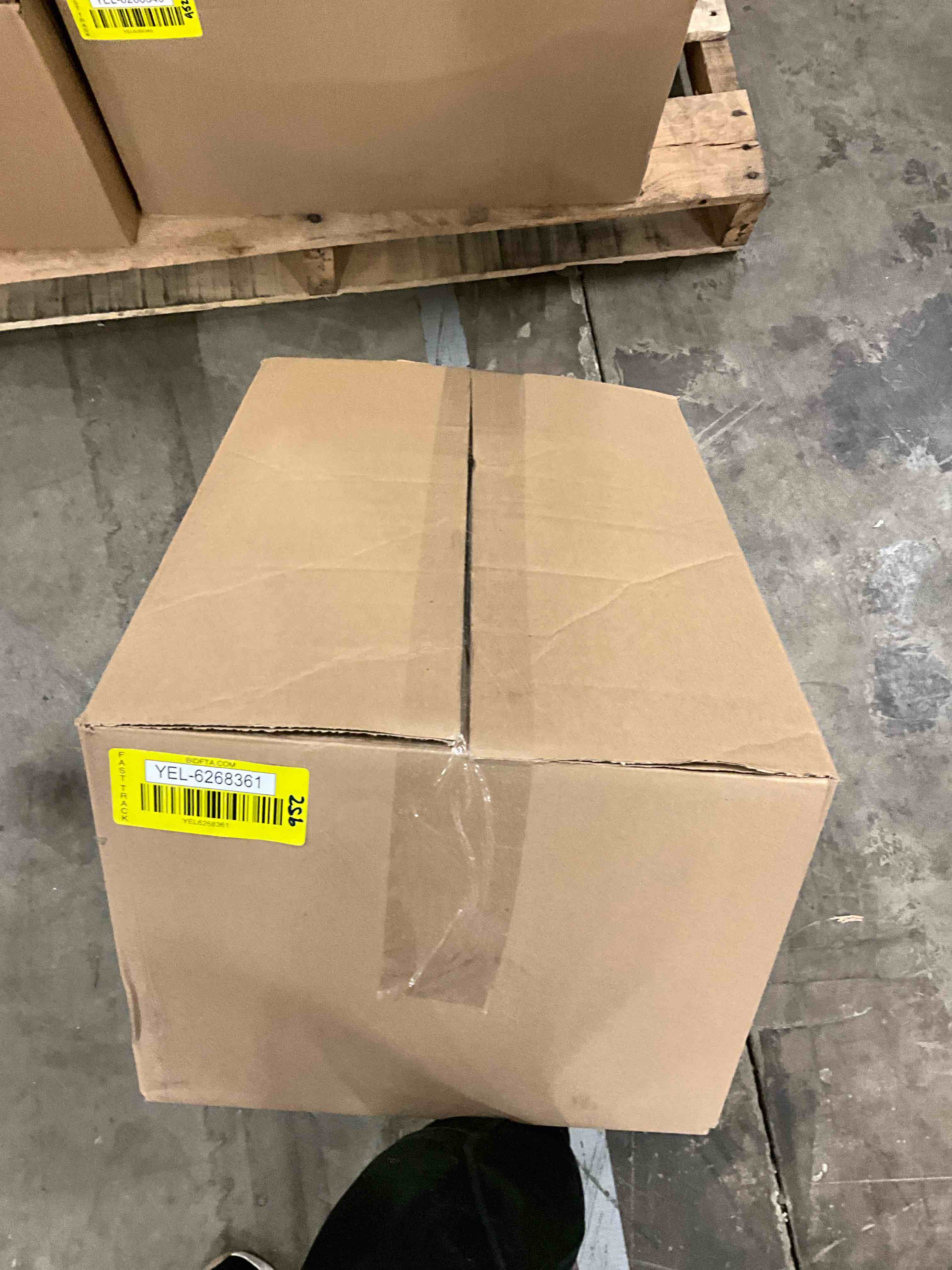 https://s3.amazonaws.com/lotting-images-prod/bidfta/YEL6268361_1717597296828.jpeg