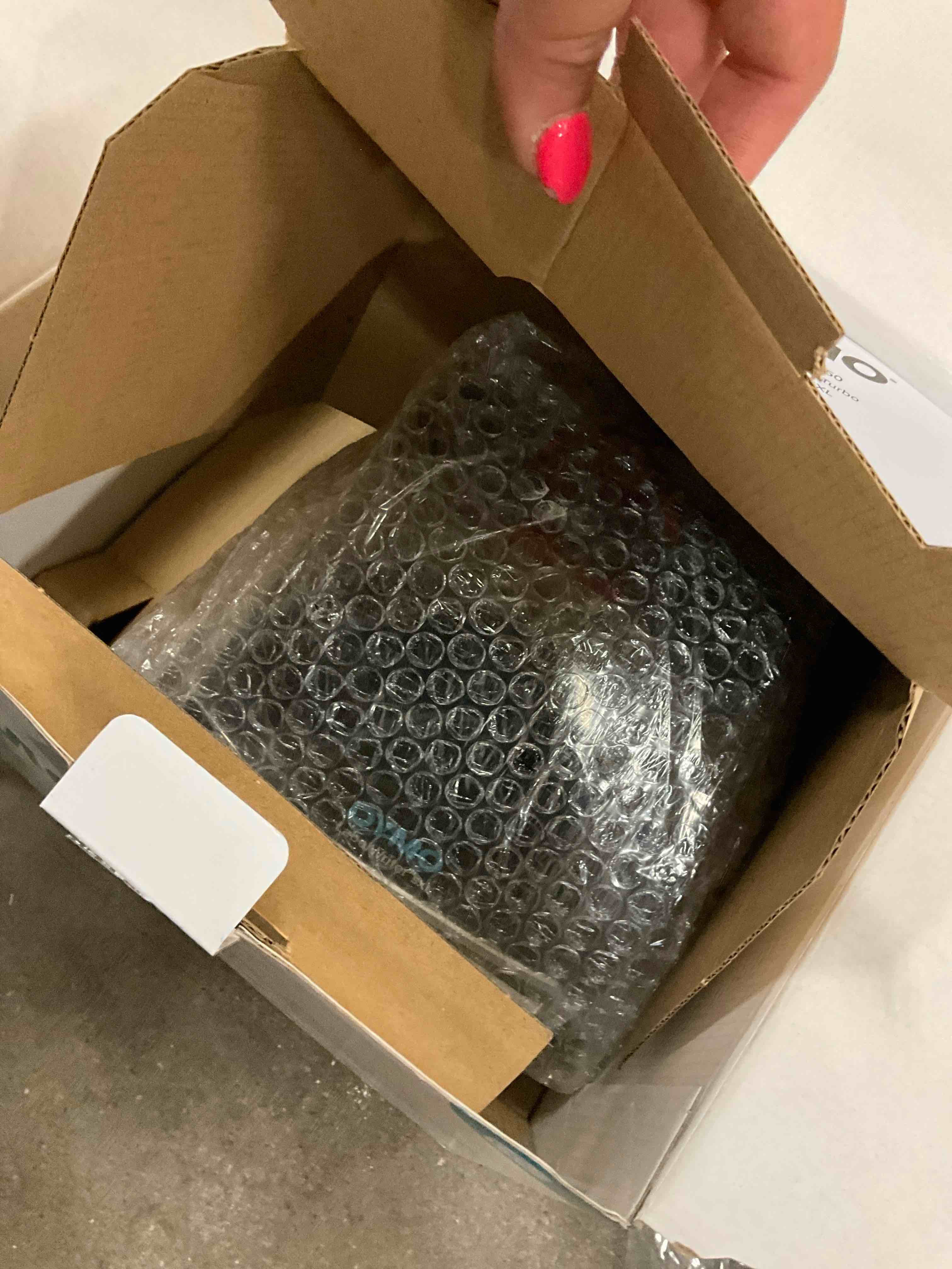 https://s3.amazonaws.com/lotting-images-prod/bidfta/YEL6268369_1717602621808.jpeg