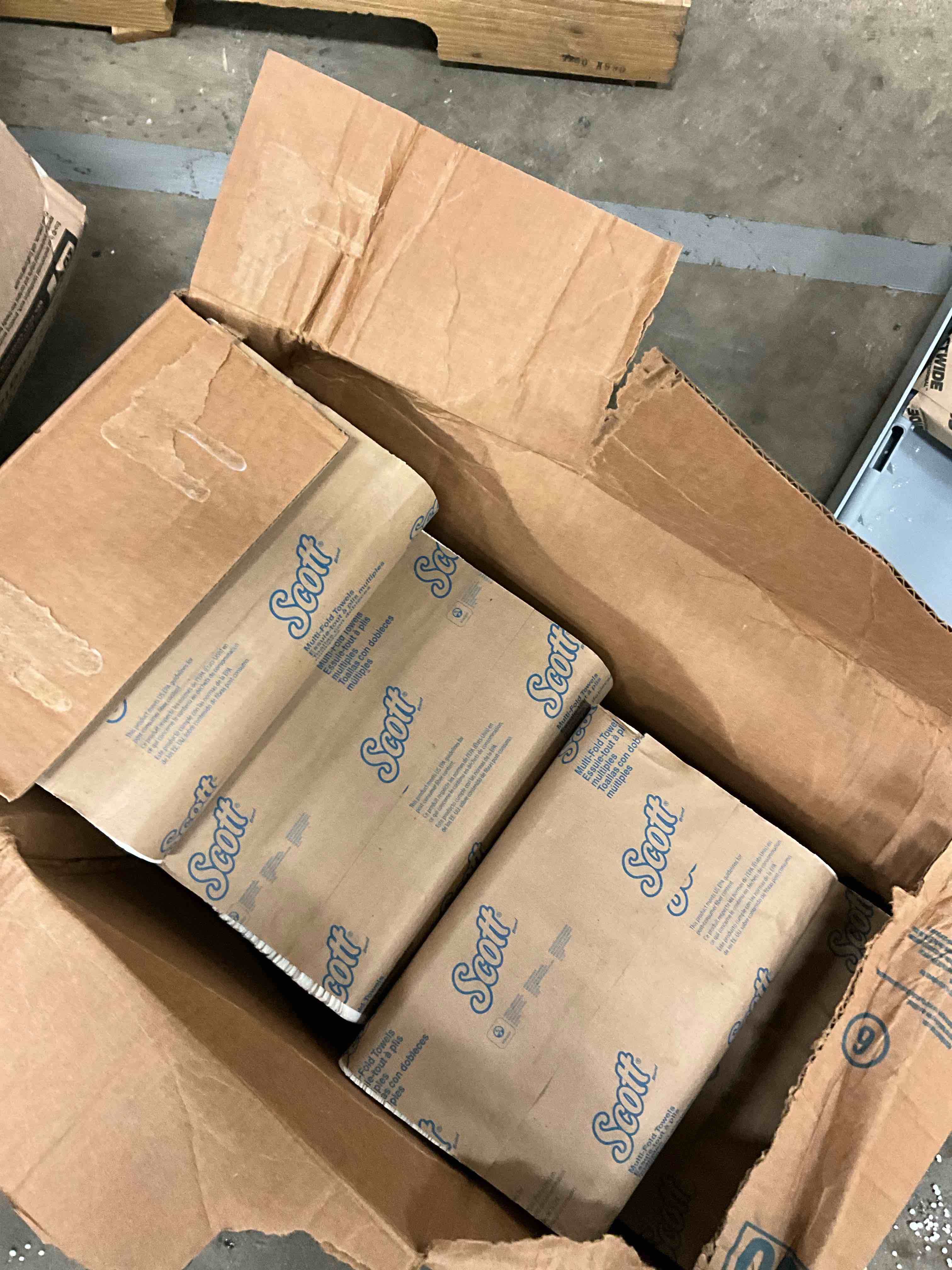 https://s3.amazonaws.com/lotting-images-prod/bidfta/YEL6268421_1717619336369.jpeg