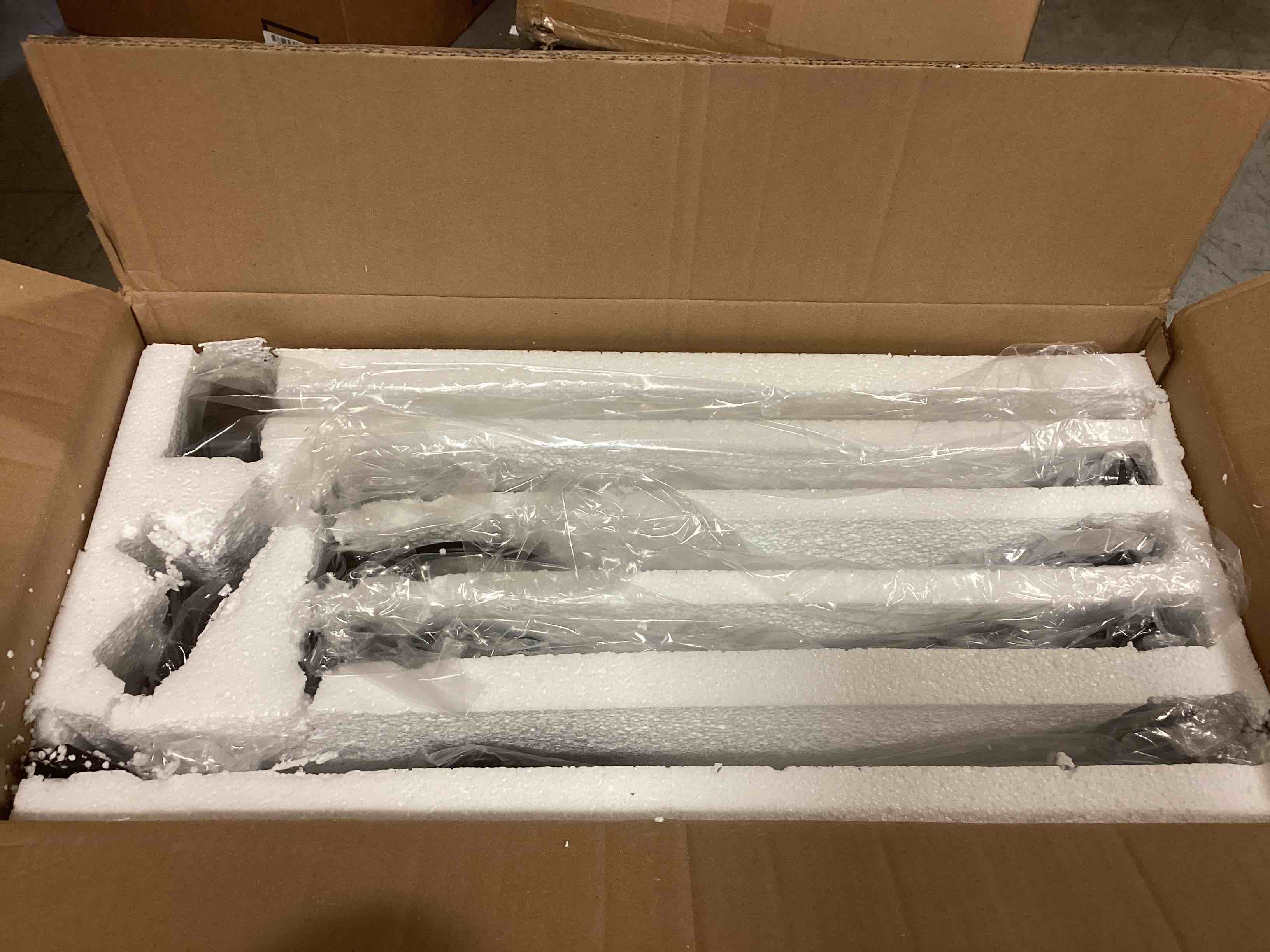 https://s3.amazonaws.com/lotting-images-prod/bidfta/YEL6270705_1714572968837.jpeg