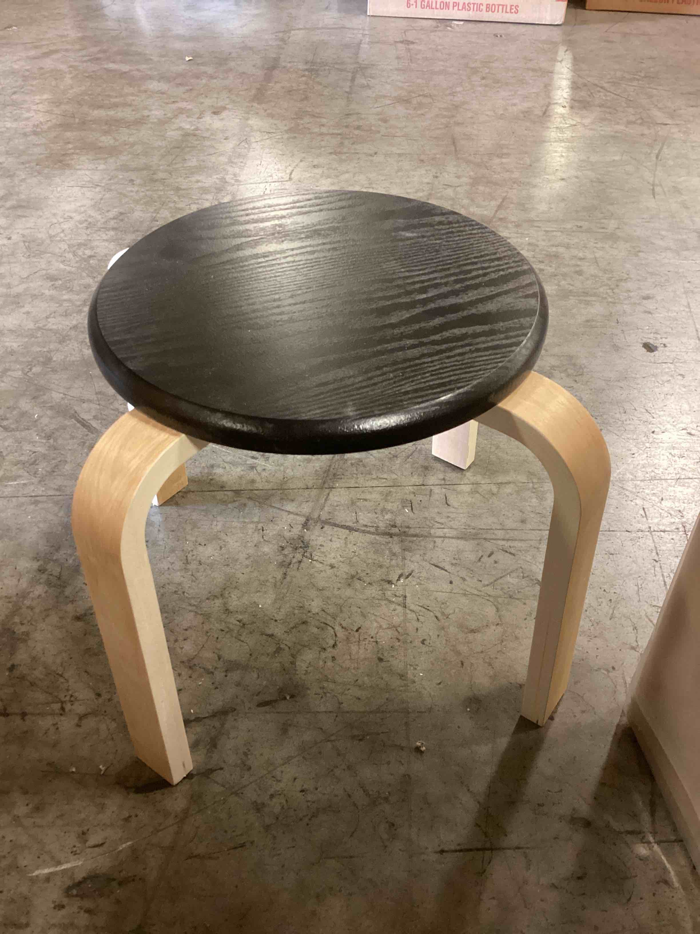 LEINUOSEN 12 PC BLACK TOP WOODEN STOOLS