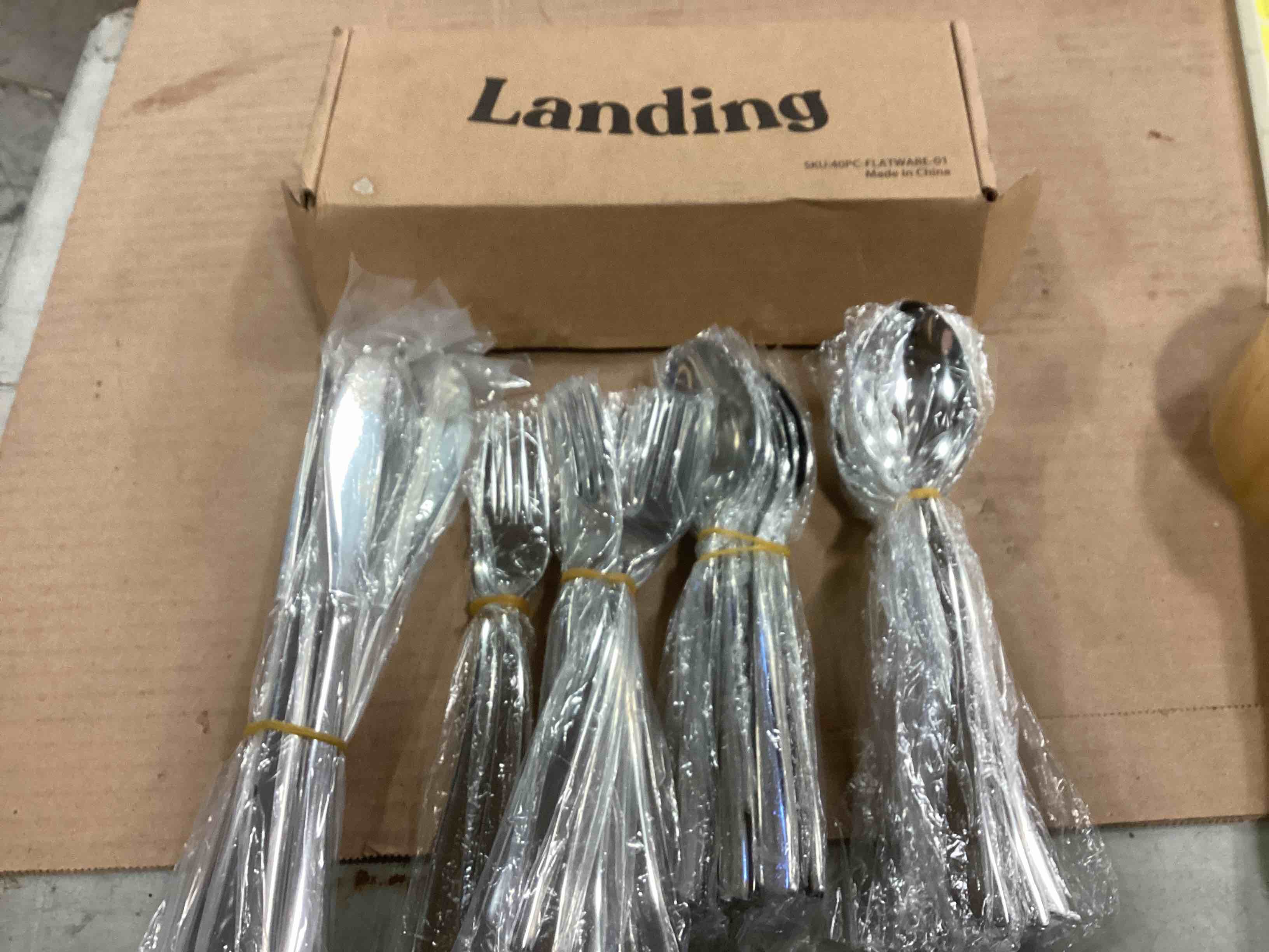 https://s3.amazonaws.com/lotting-images-prod/bidfta/YEL6270777_1714663058716.jpeg