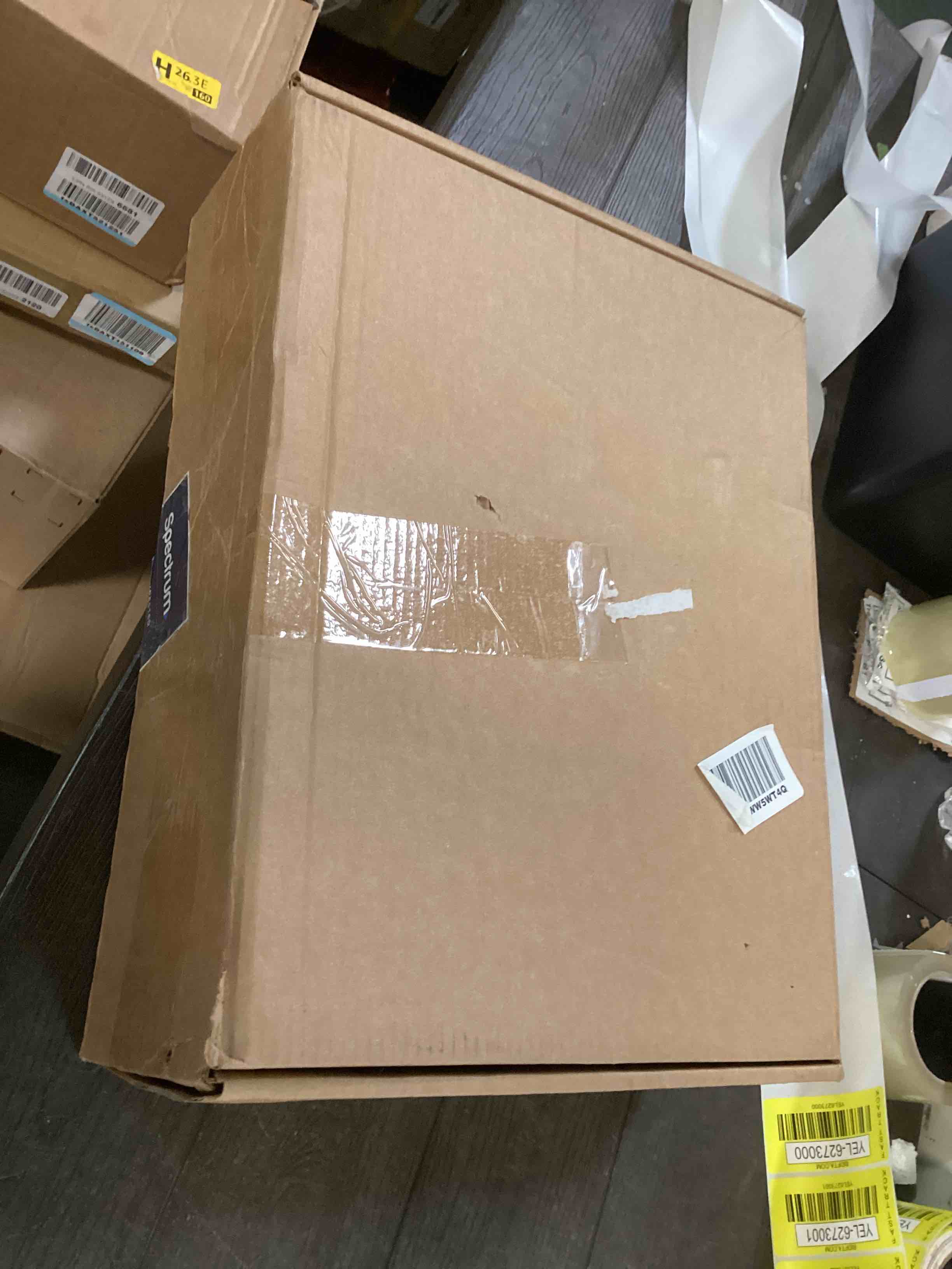 https://s3.amazonaws.com/lotting-images-prod/bidfta/YEL6273000_1715272022491.jpeg