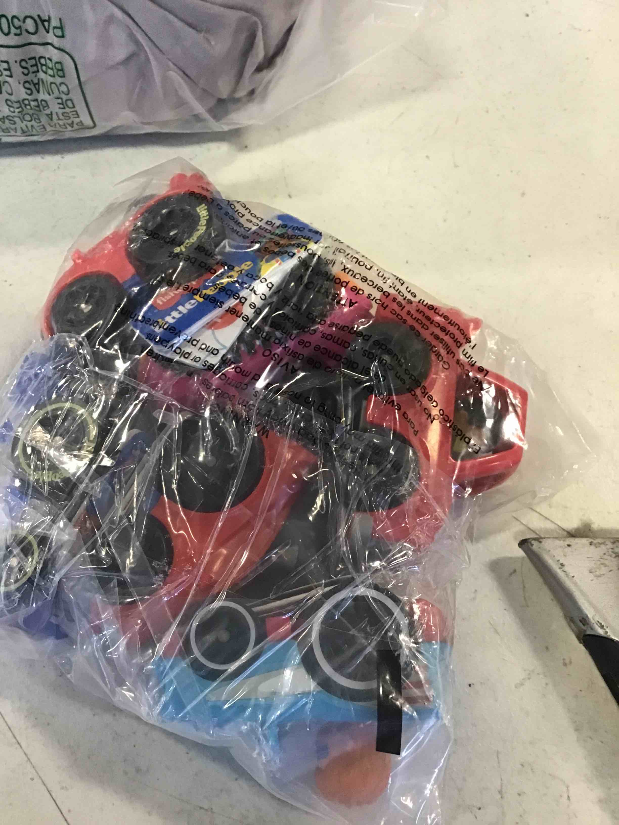 https://s3.amazonaws.com/lotting-images-prod/bidfta/YEL6275431_1714393404408.jpeg