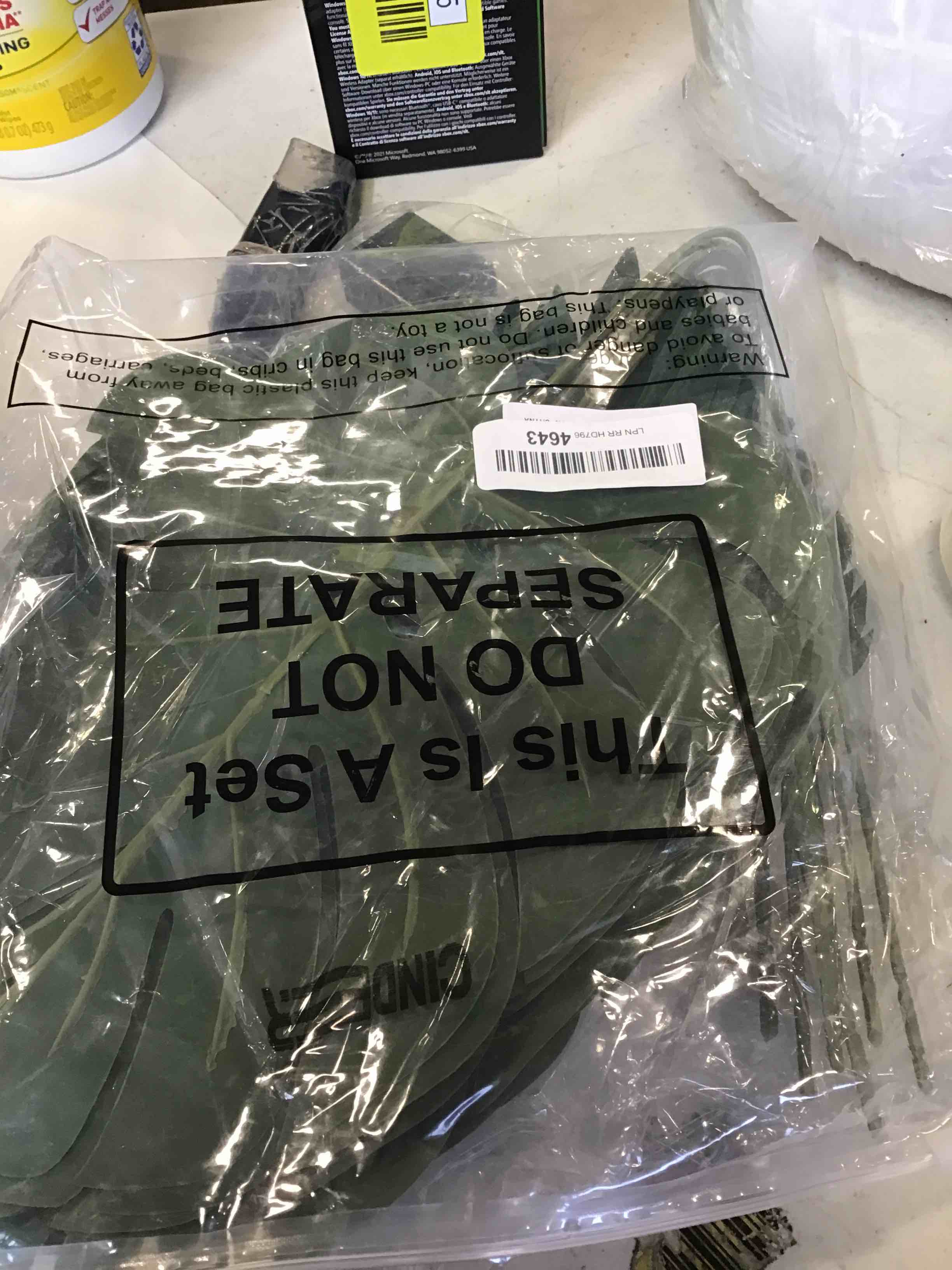 https://s3.amazonaws.com/lotting-images-prod/bidfta/YEL6276289_1715189990385.jpeg