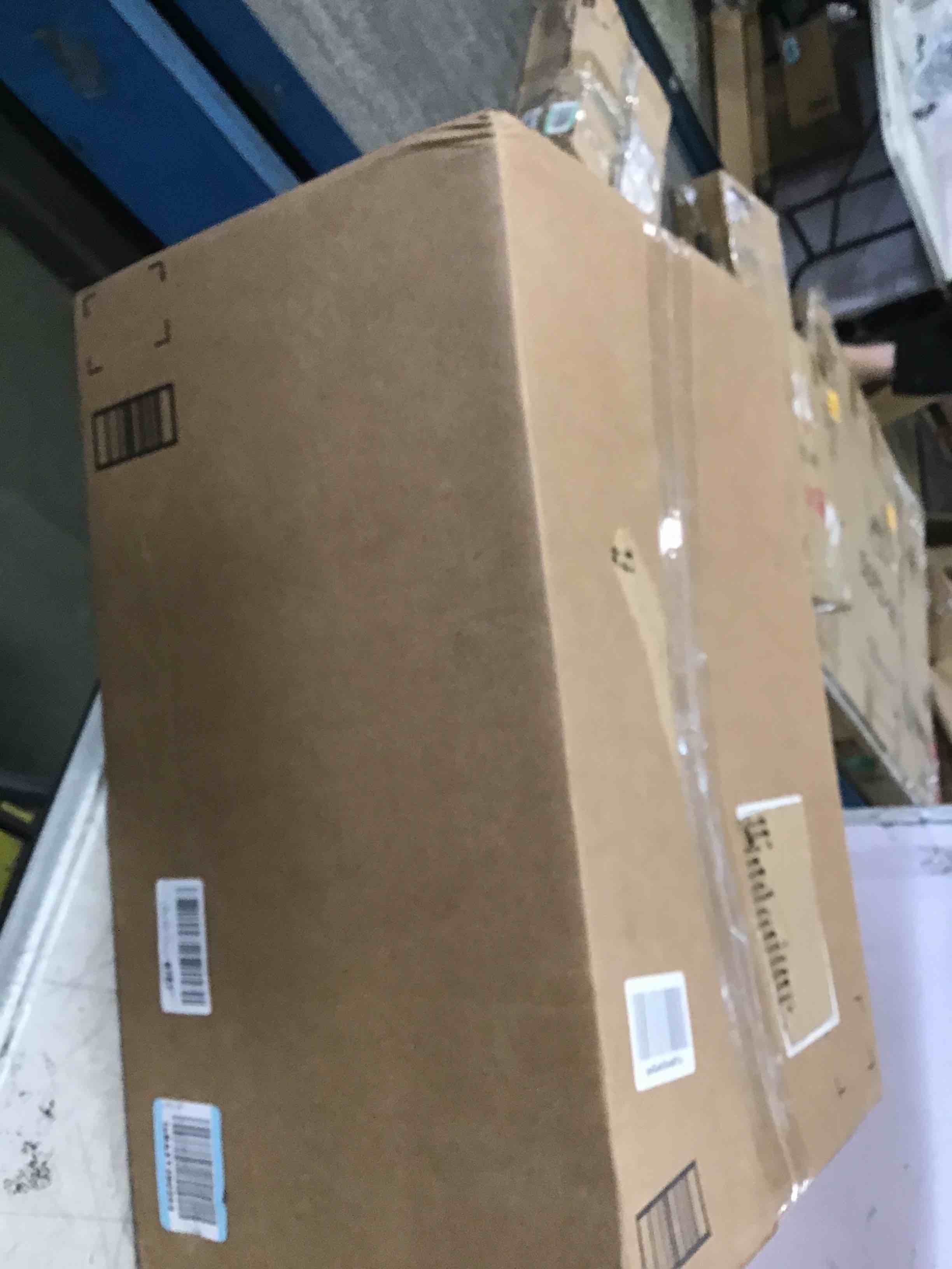 https://s3.amazonaws.com/lotting-images-prod/bidfta/YEL6281471_1714048174139.jpeg