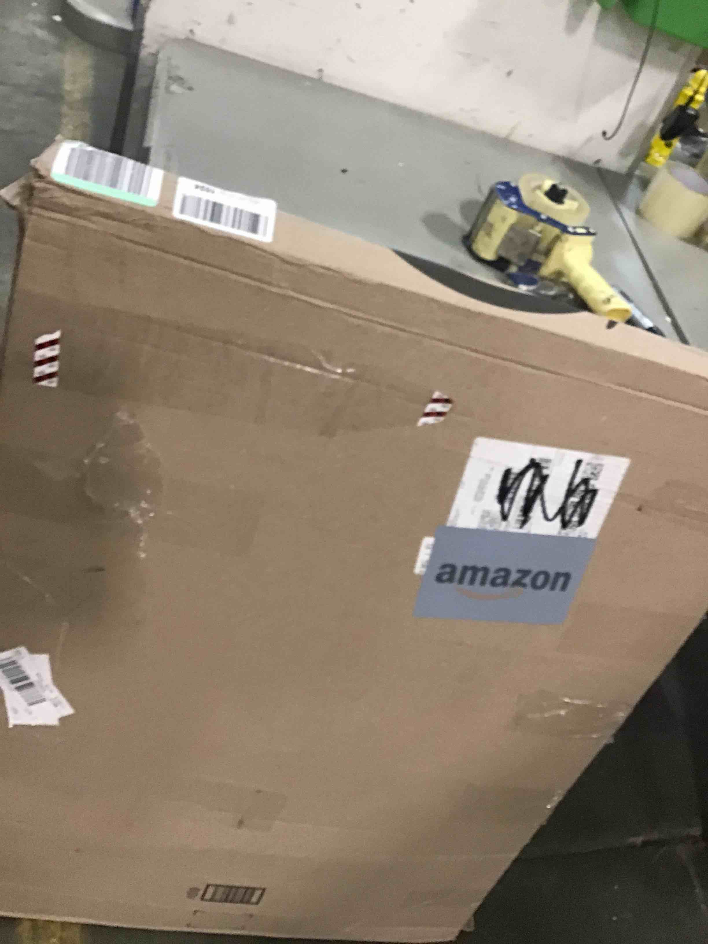 https://s3.amazonaws.com/lotting-images-prod/bidfta/YEL6284857_1712401642048.jpeg