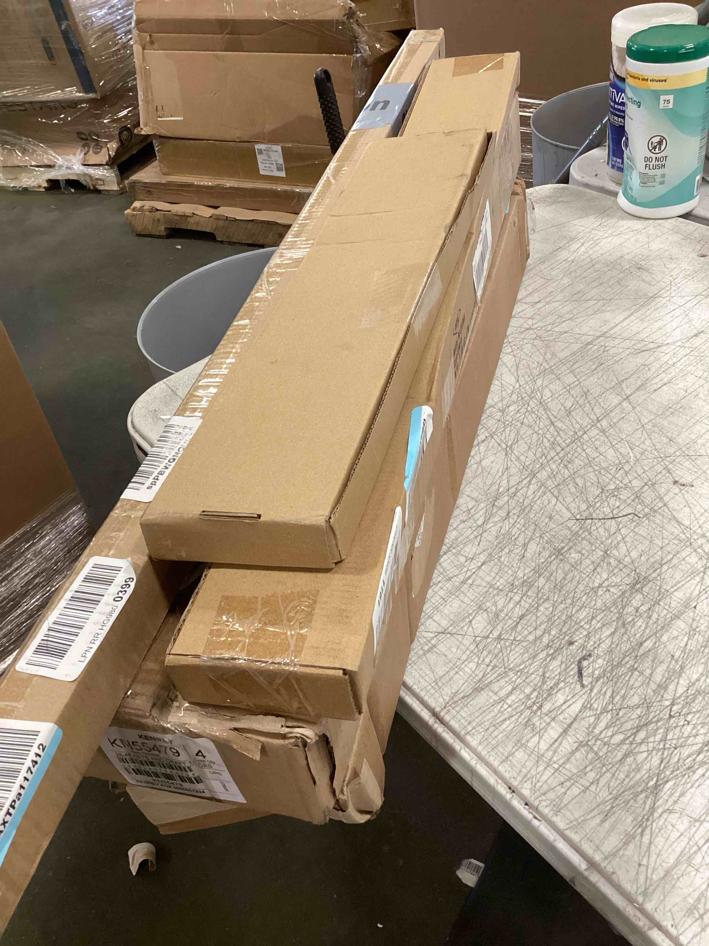 Assorted of  Products for the Maintenance or Decoration of the Home (it can include a variety of sizes and models)