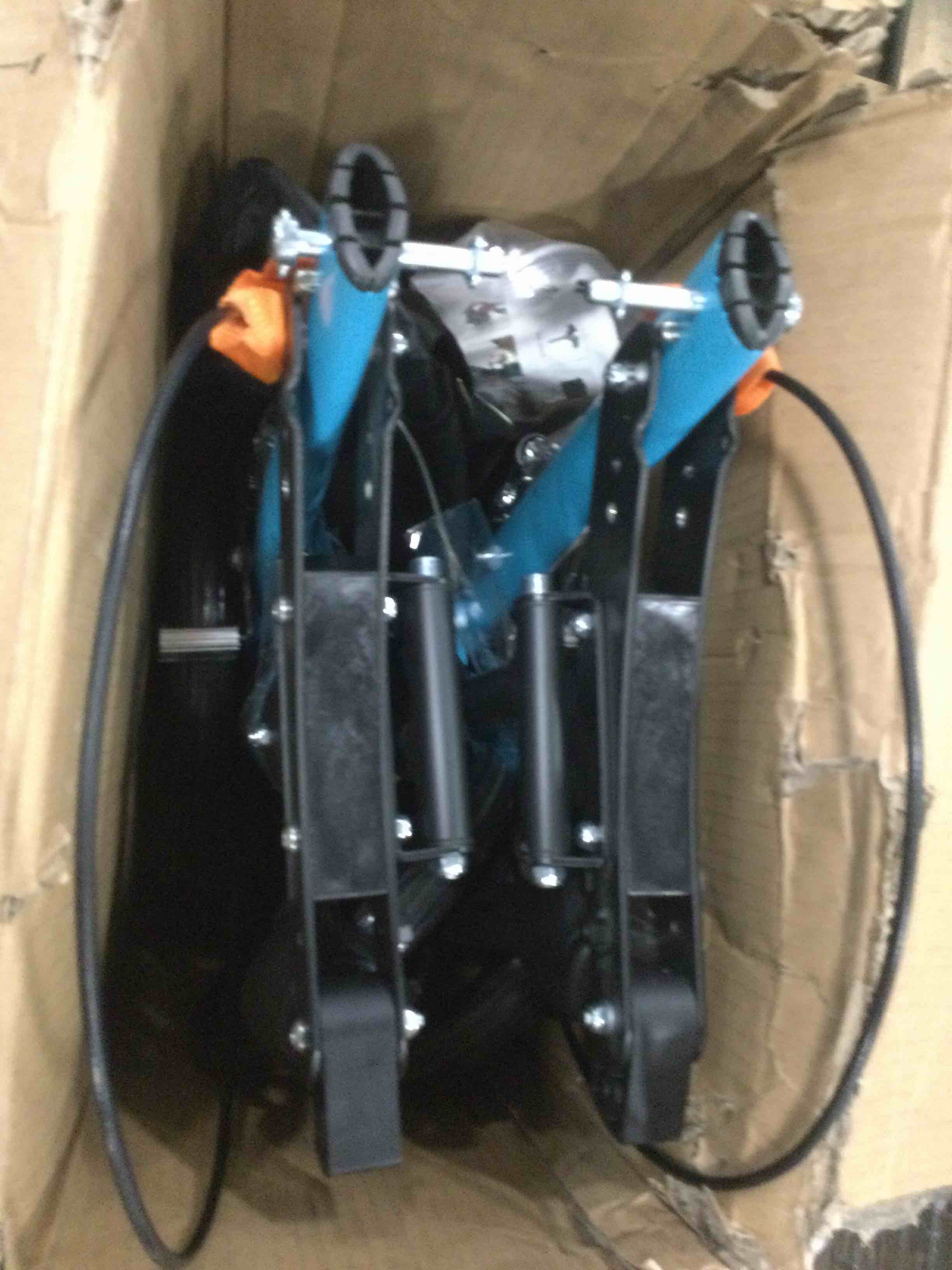 https://s3.amazonaws.com/lotting-images-prod/bidfta/YEL6288700_1712236287181.jpeg