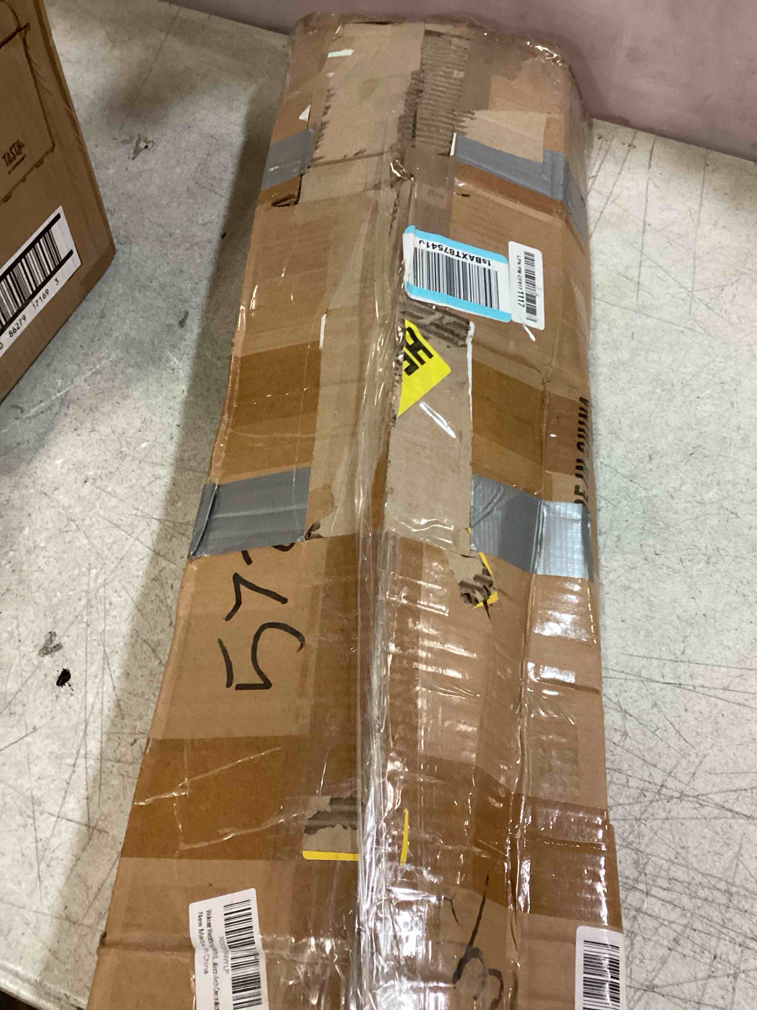 https://s3.amazonaws.com/lotting-images-prod/bidfta/YEL6290200_1712493152317.jpeg