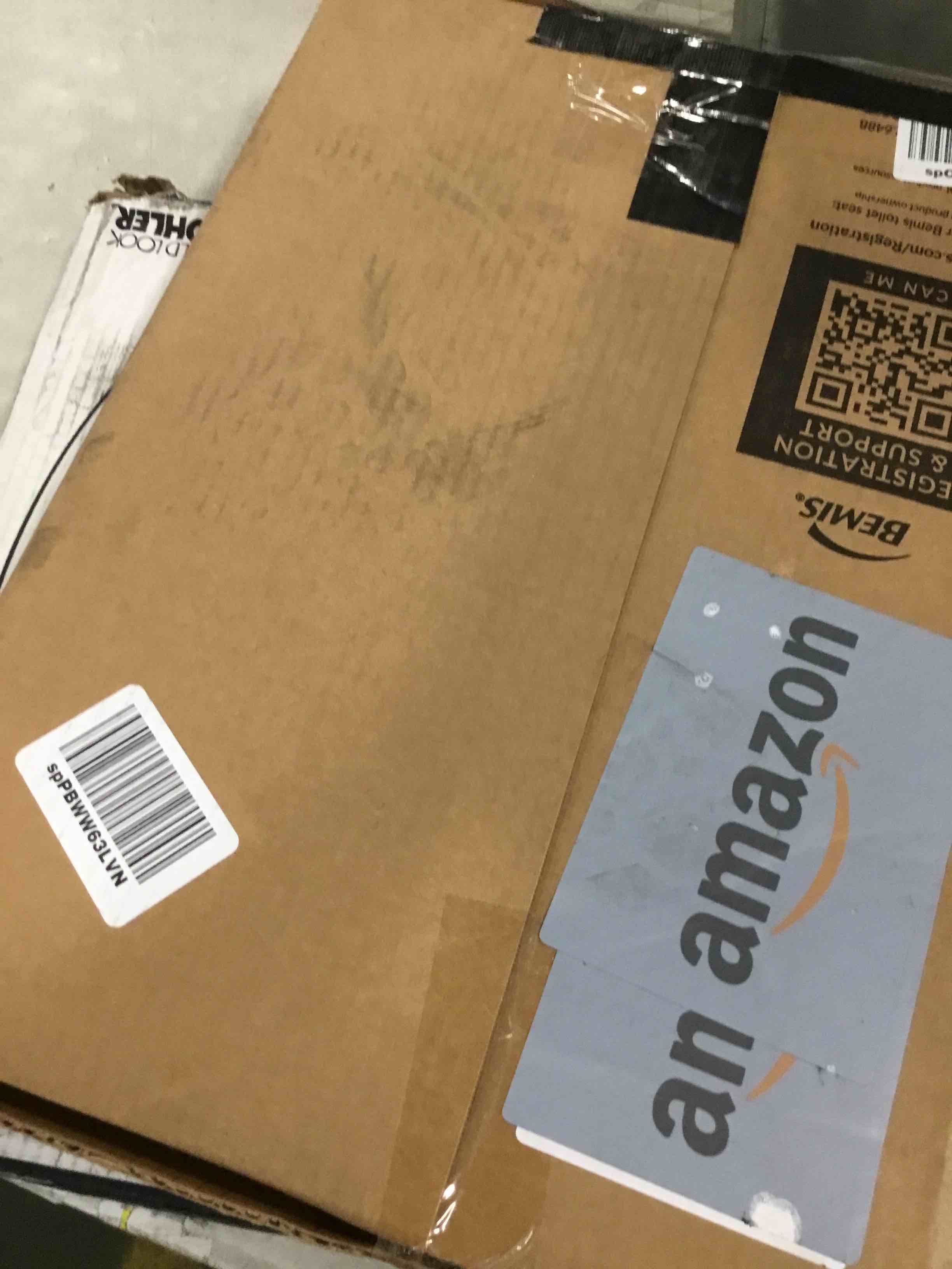 Assortment of Round Bowl Seats, fits all round toilets, (Different styles, colors and different sizes, from different brands) 