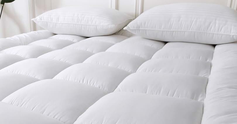 HYLEORY King Mattress Pad Quilted Fitted Mattress Protector Cooling Pillow Top Mattress Cover Breathable Fluffy Soft Mattress Topper with 8-21" Deep Pocket White King