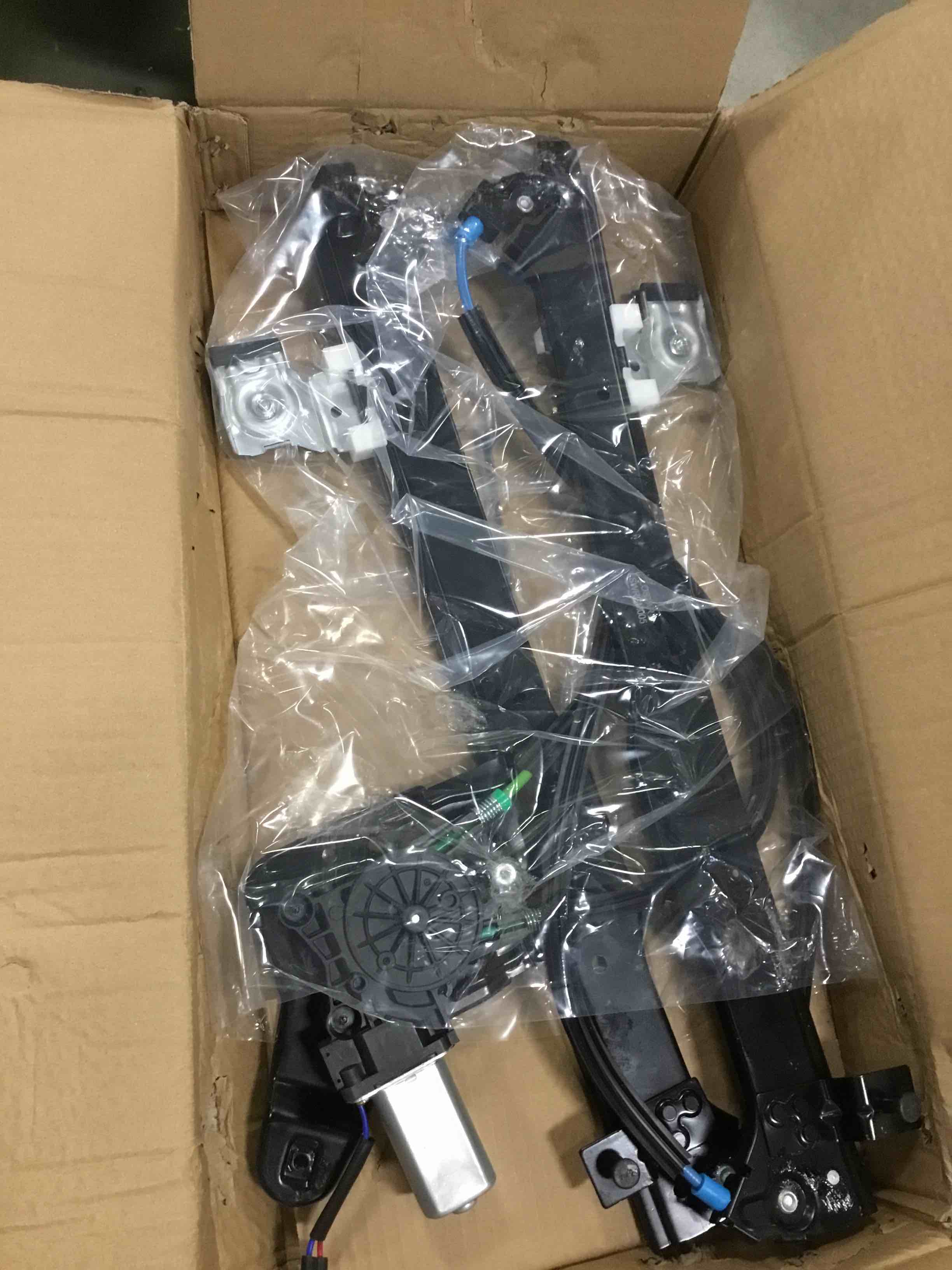 https://s3.amazonaws.com/lotting-images-prod/bidfta/YEL6294034_1712759424571.jpeg