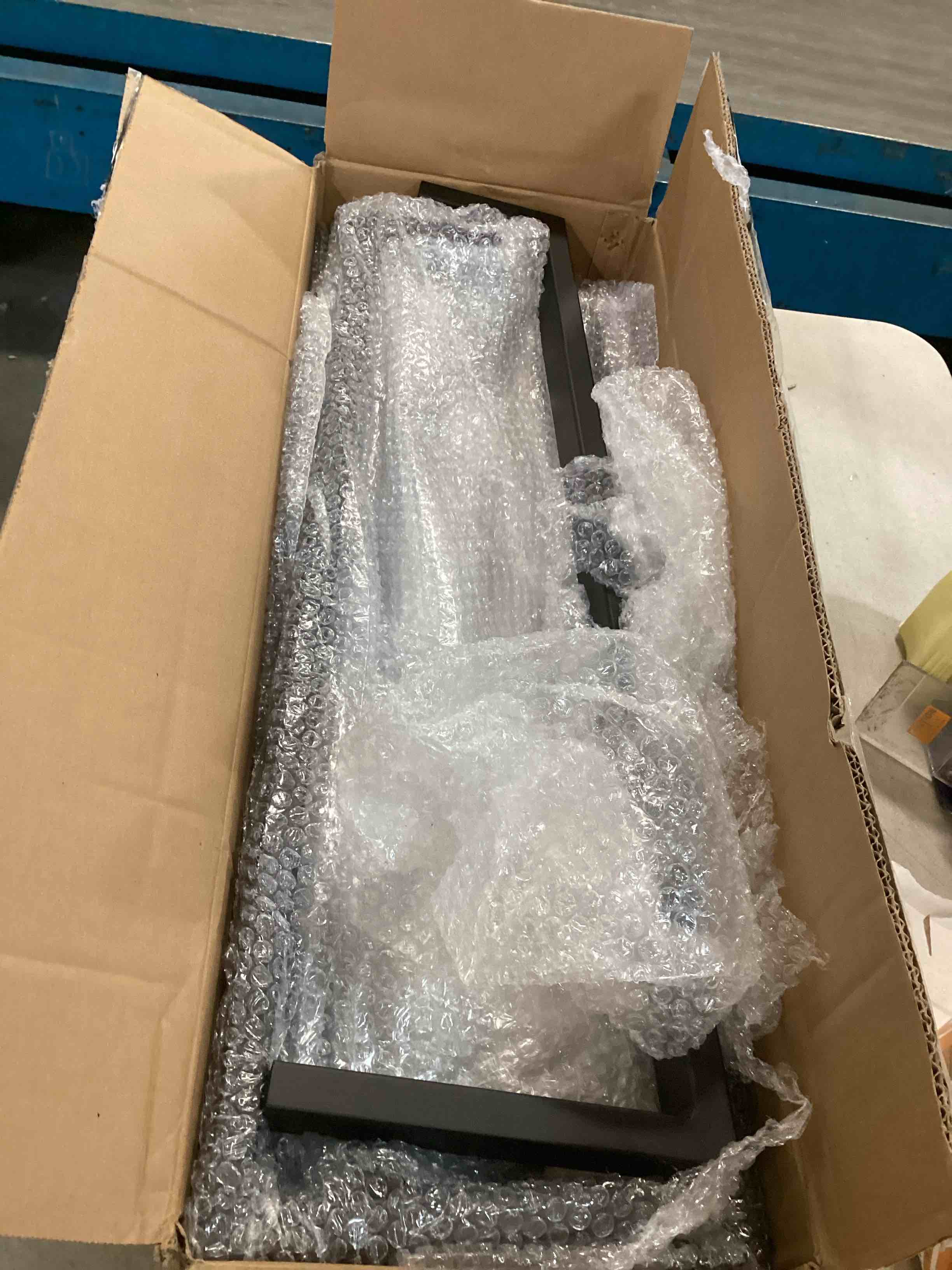 https://s3.amazonaws.com/lotting-images-prod/bidfta/YEL6296762_1713281288218.jpeg