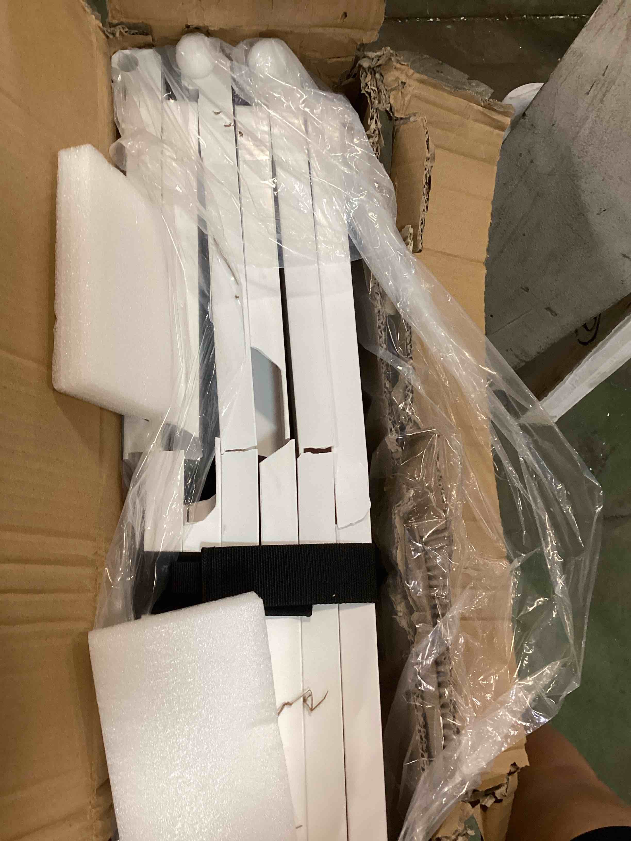 https://s3.amazonaws.com/lotting-images-prod/bidfta/YEL6296988_1713382141920.jpeg