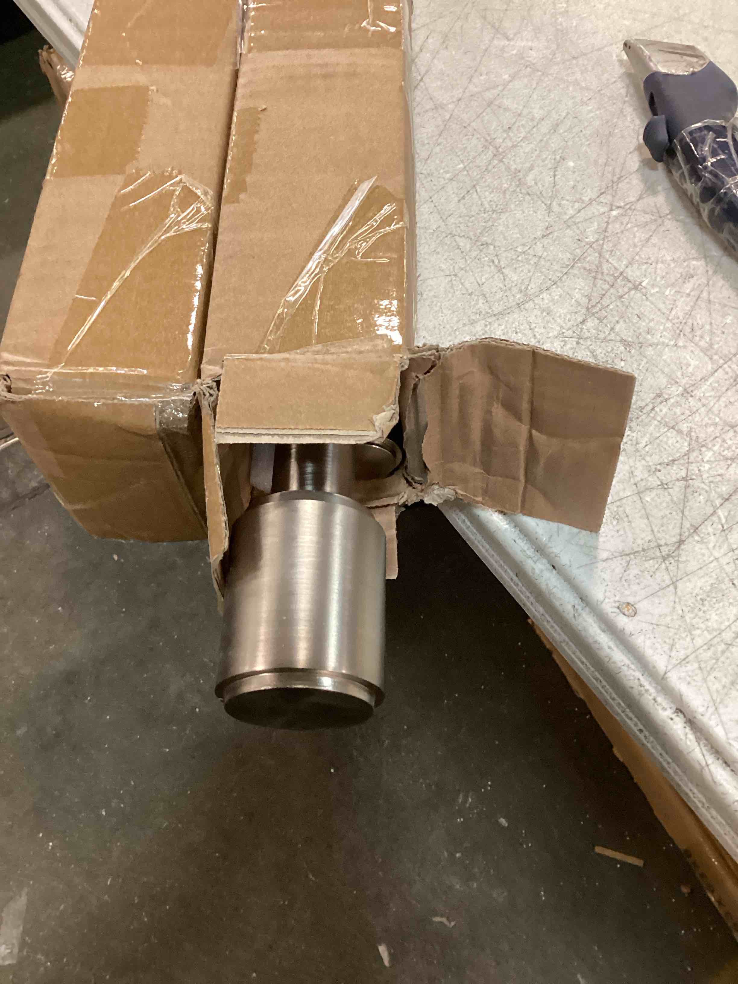 https://s3.amazonaws.com/lotting-images-prod/bidfta/YEL6297100_1713461788464.jpeg