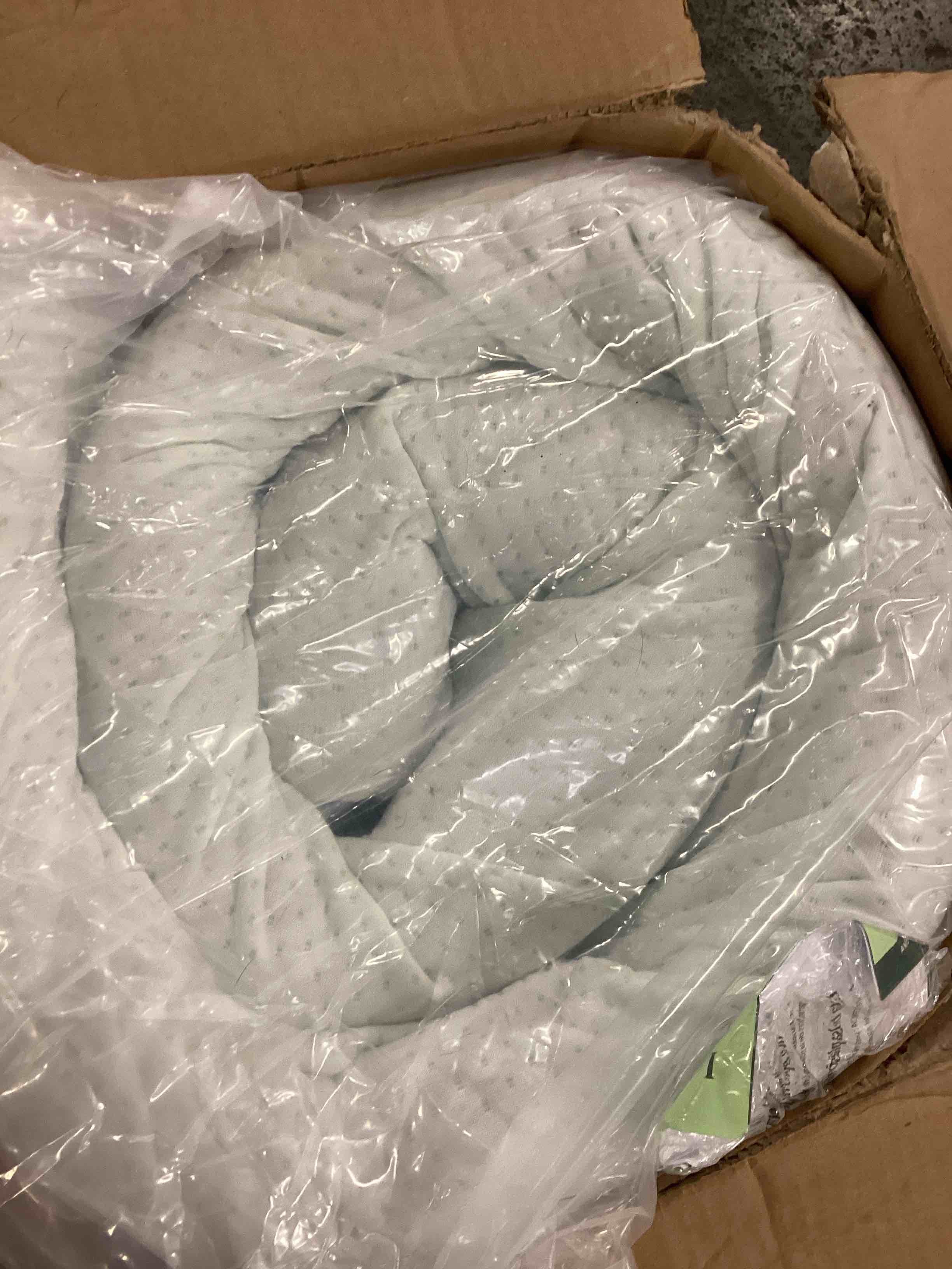 https://s3.amazonaws.com/lotting-images-prod/bidfta/YEL6297704_1712759940210.jpeg