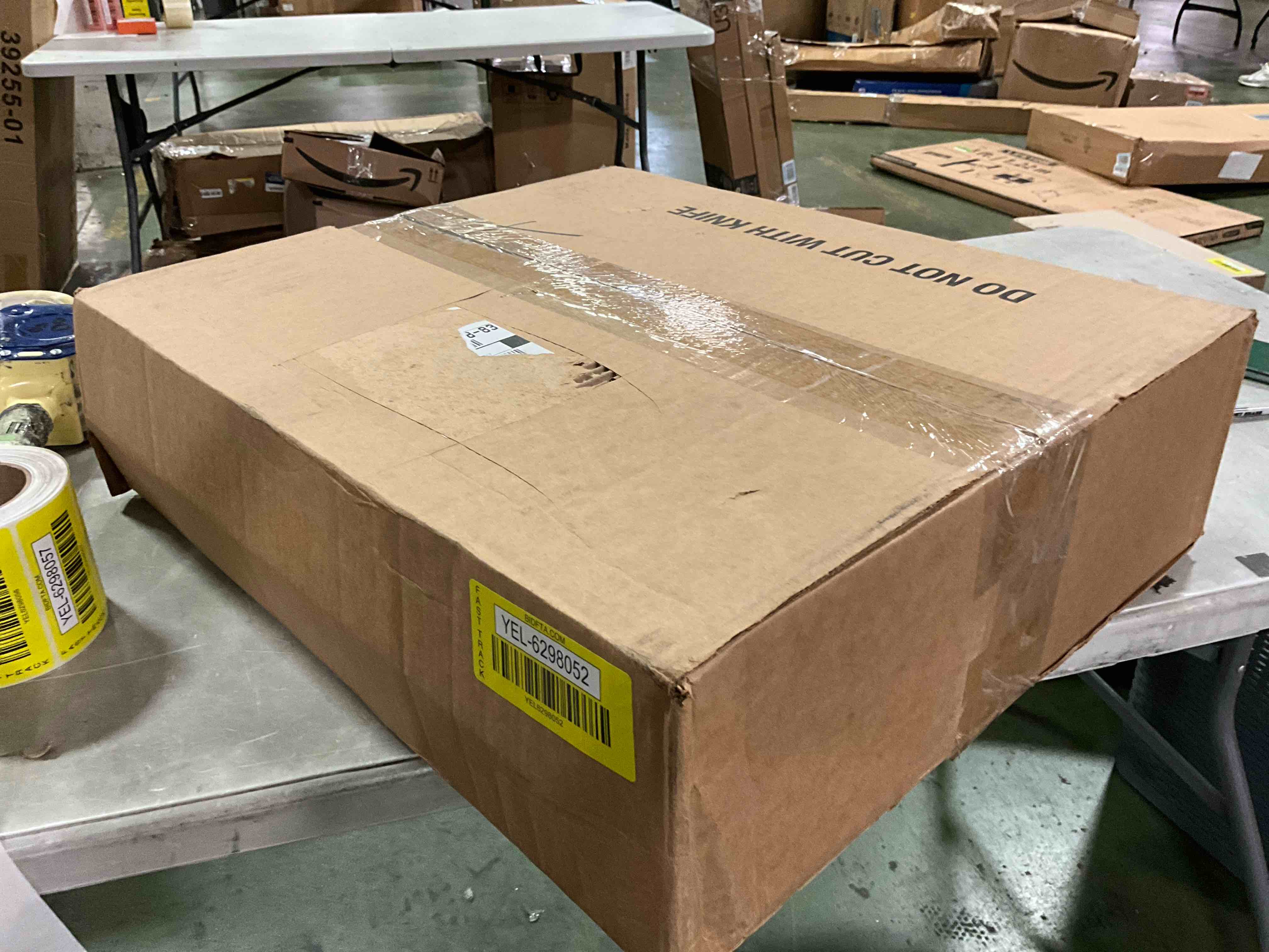 https://s3.amazonaws.com/lotting-images-prod/bidfta/YEL6298052_1713353840267.jpeg