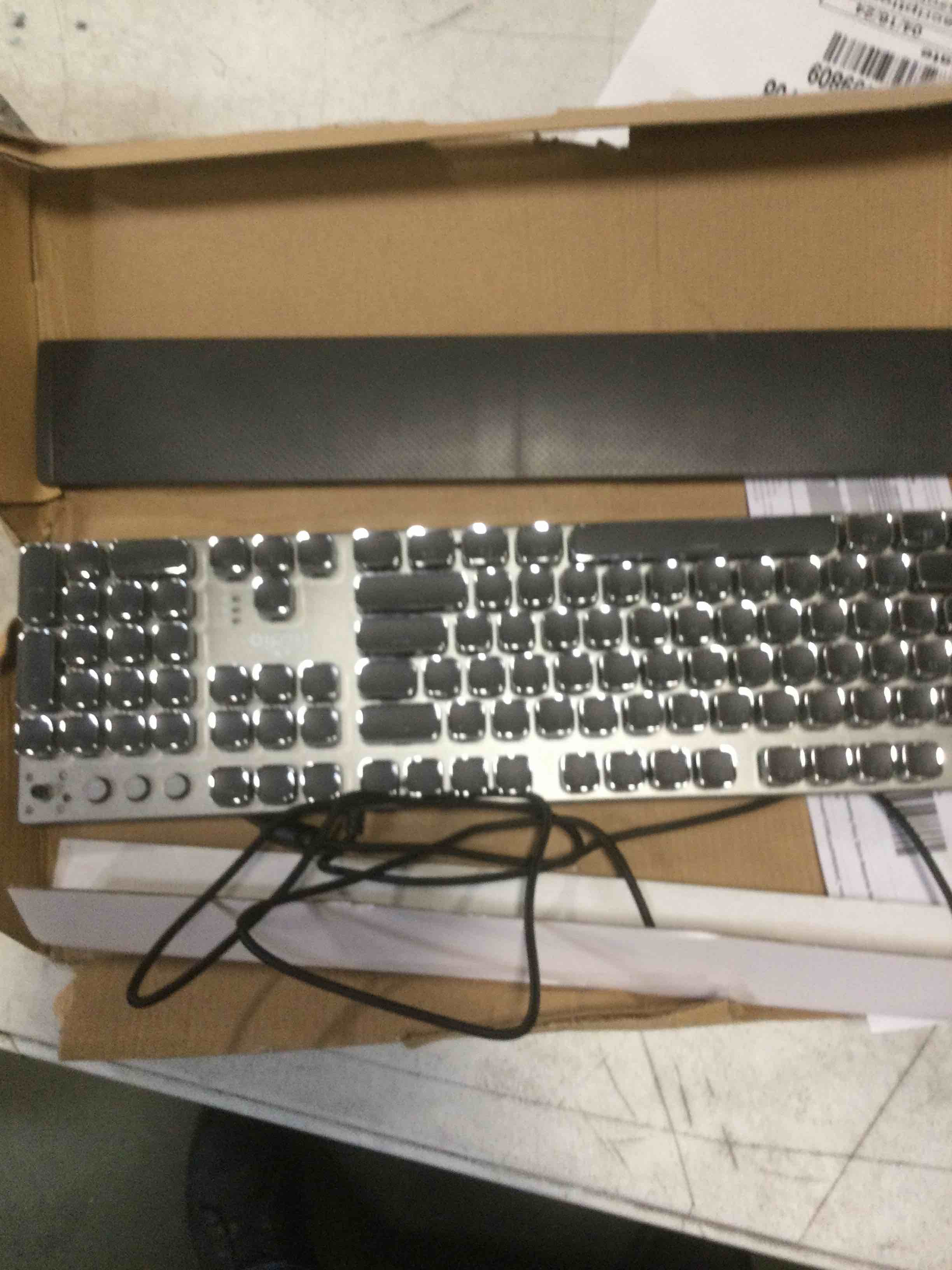 https://s3.amazonaws.com/lotting-images-prod/bidfta/YEL6298689_1714400857592.jpeg