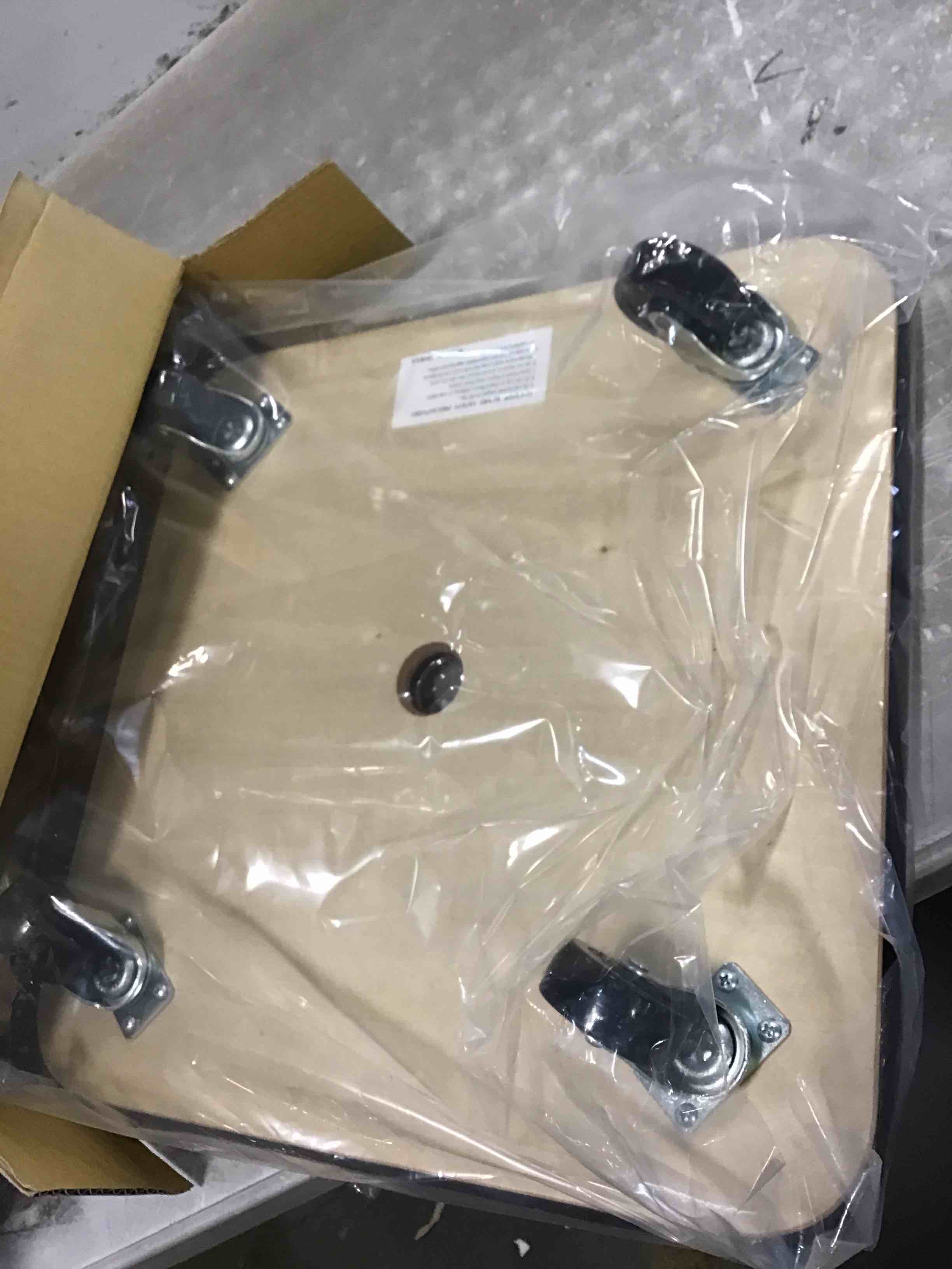 https://s3.amazonaws.com/lotting-images-prod/bidfta/YEL6301768_1713184590095.jpeg