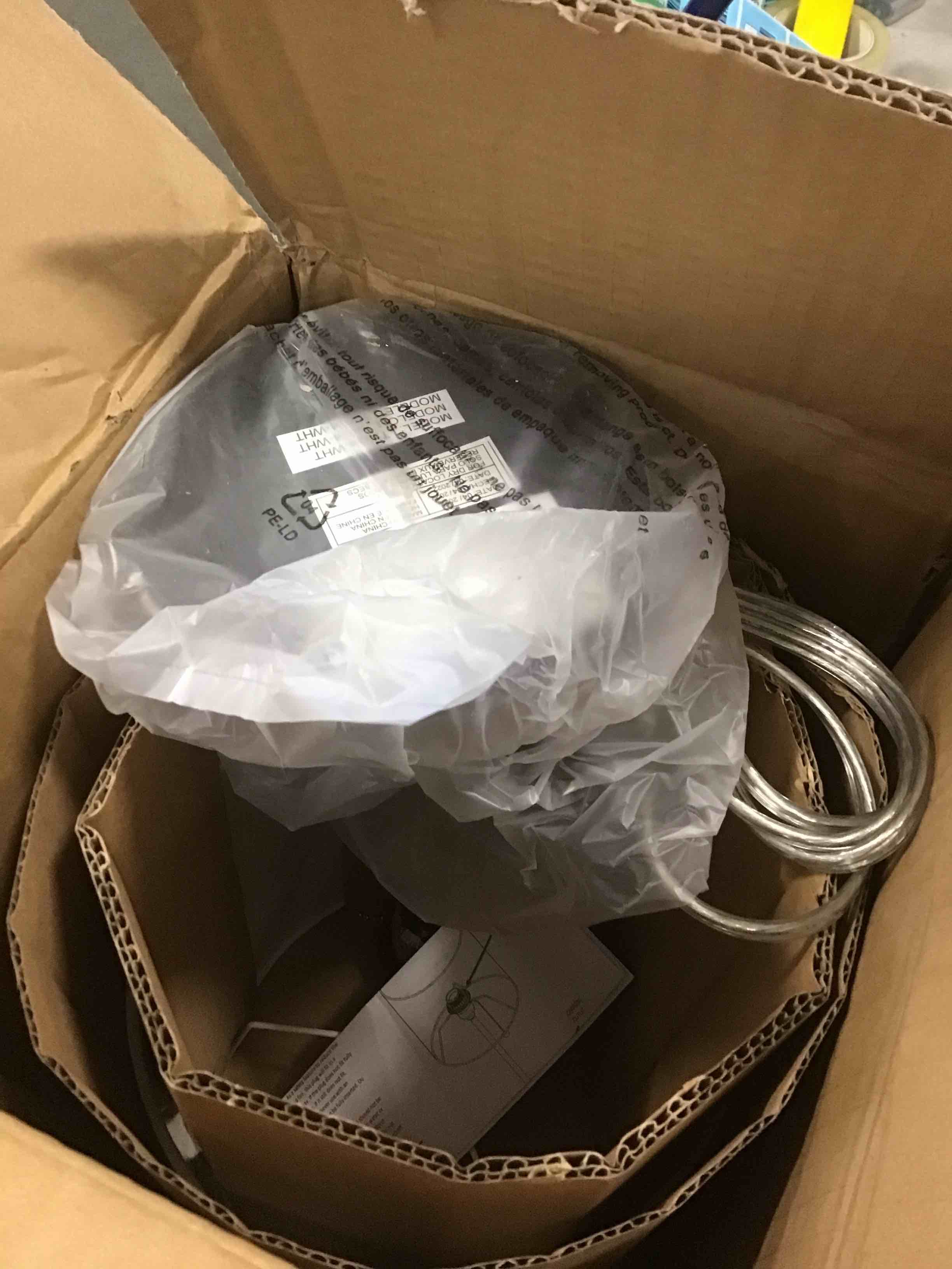 https://s3.amazonaws.com/lotting-images-prod/bidfta/YEL6305627_1713796010423.jpeg