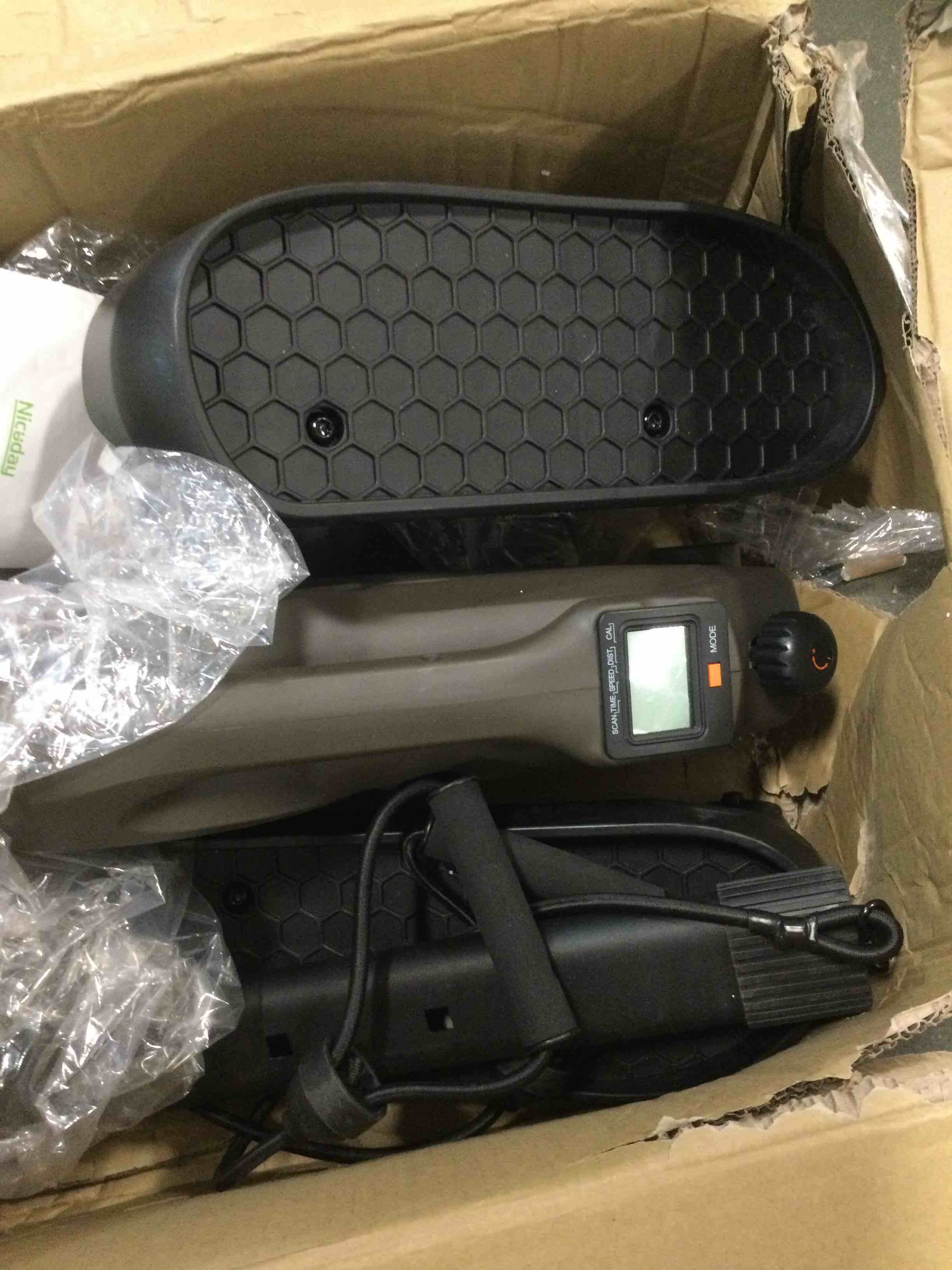 https://s3.amazonaws.com/lotting-images-prod/bidfta/YEL6311413_1711713453561.jpeg