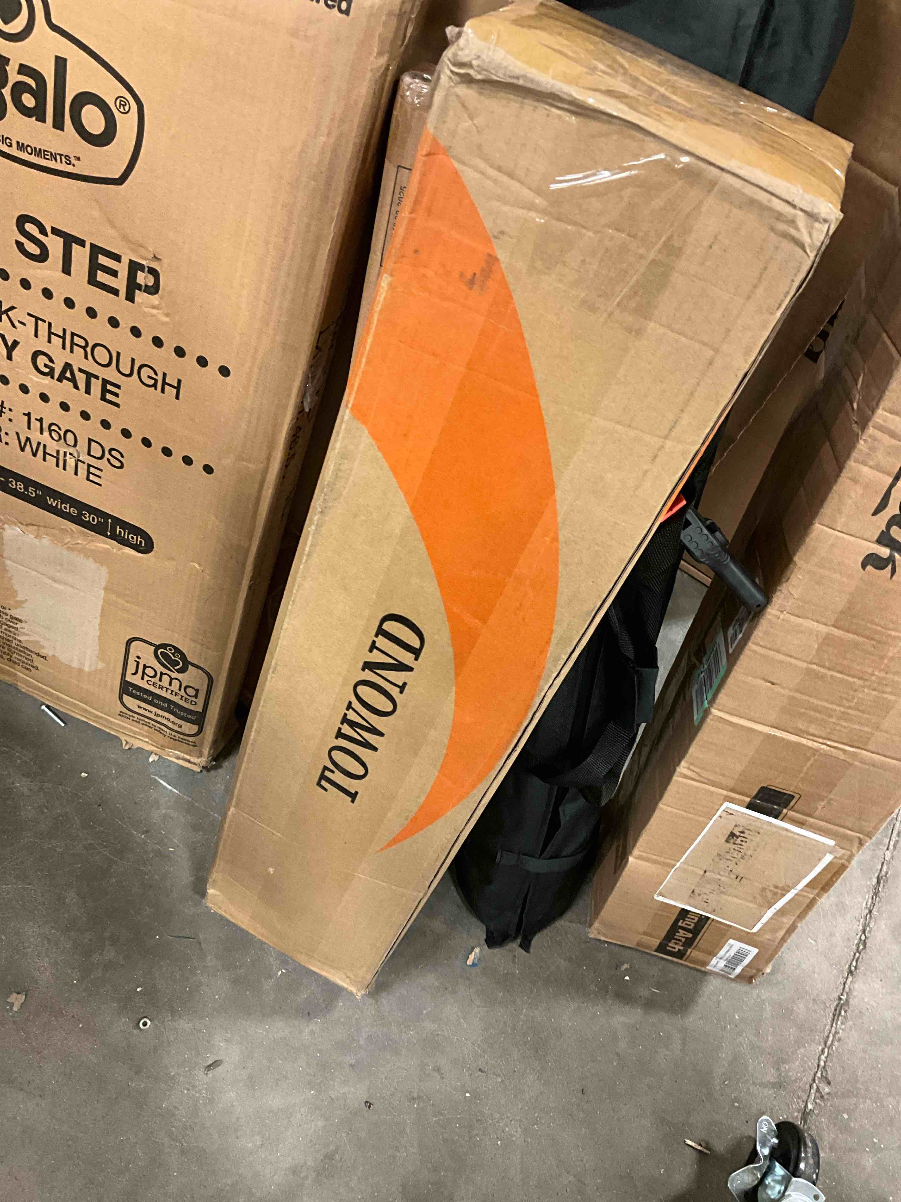 https://s3.amazonaws.com/lotting-images-prod/bidfta/YEL6325967_1717680698231.jpeg
