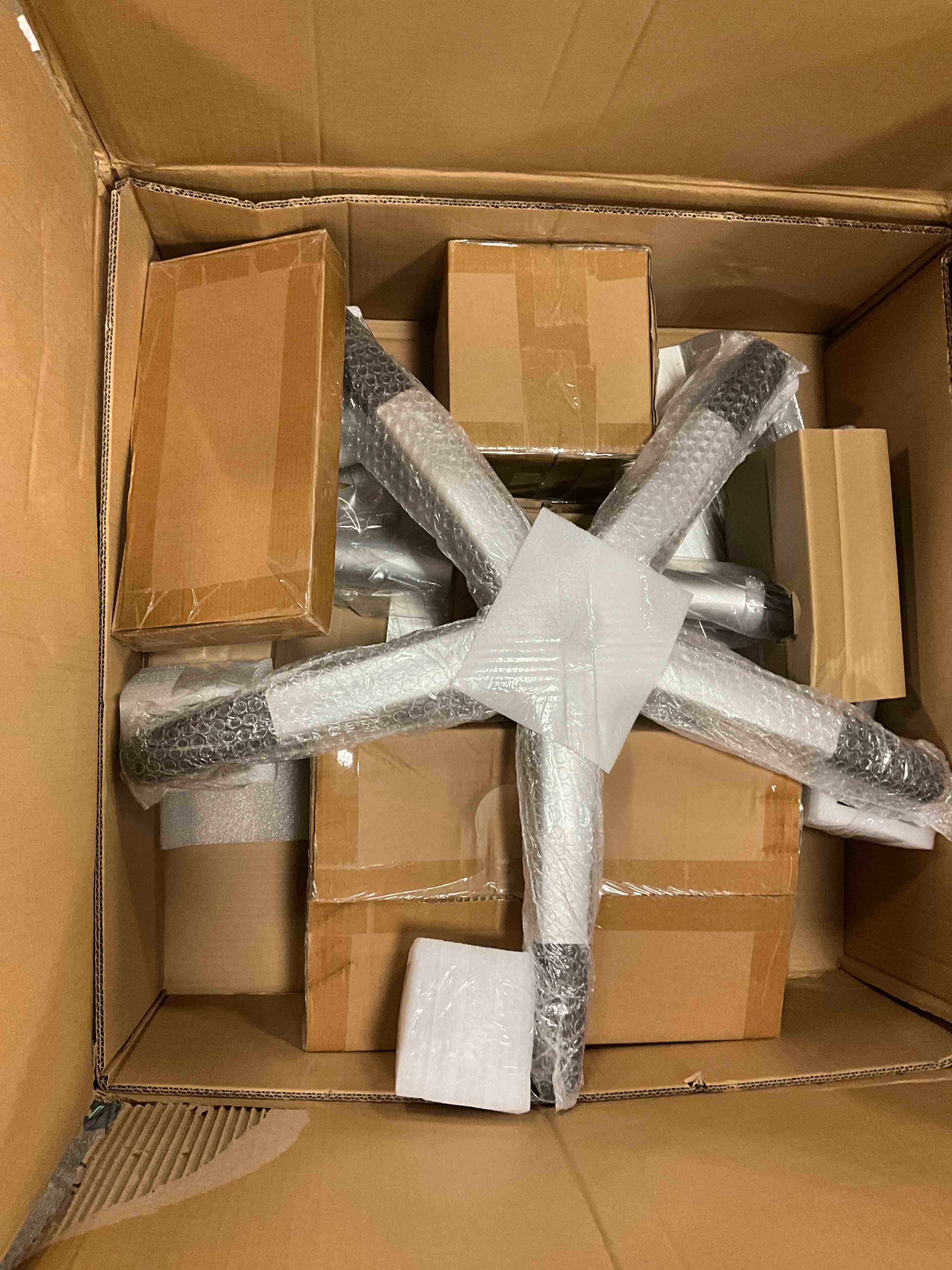 https://s3.amazonaws.com/lotting-images-prod/bidfta/YEL6326108_1717771799136.jpeg