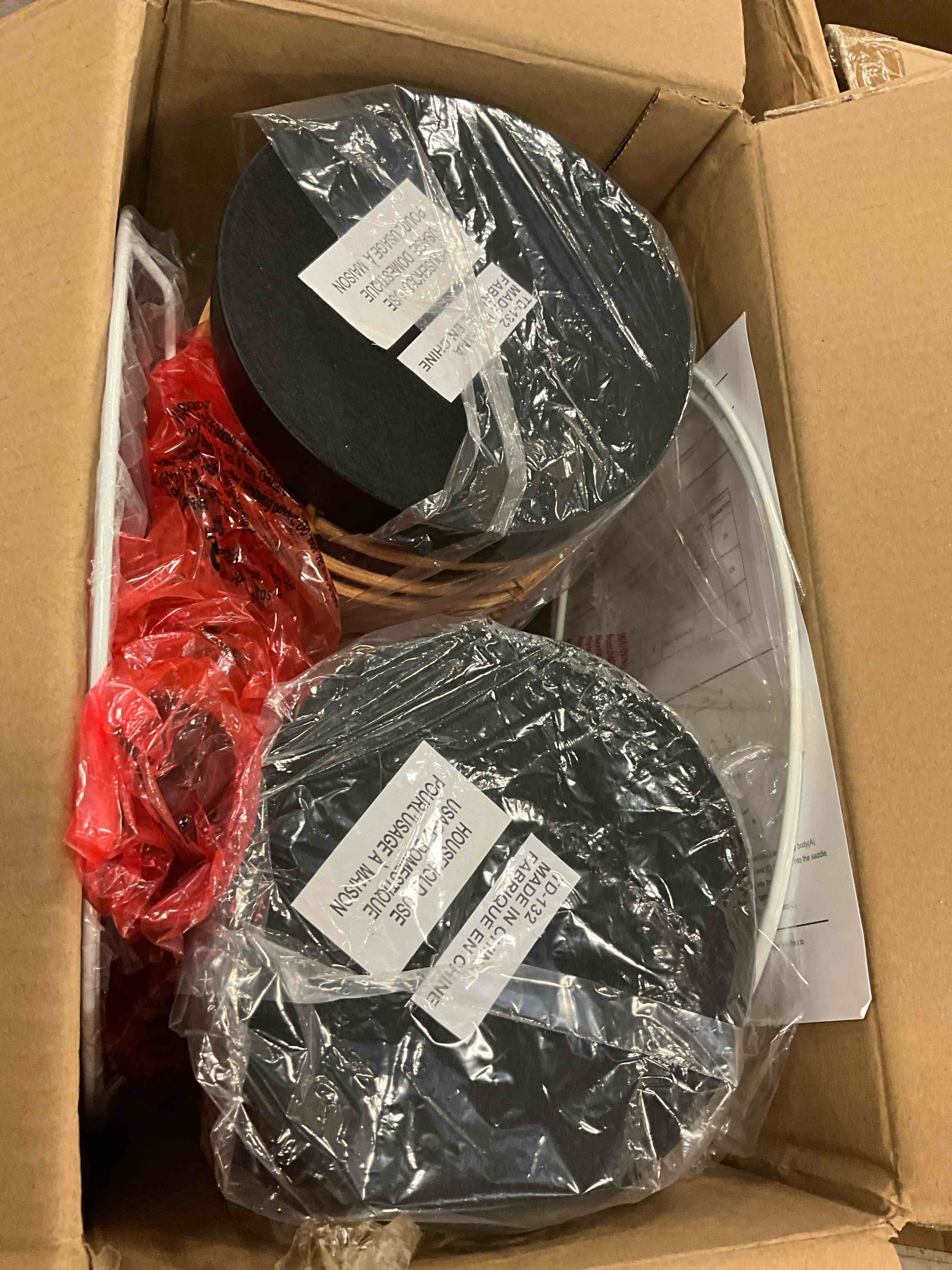 https://s3.amazonaws.com/lotting-images-prod/bidfta/YEL6326161_1717784736823.jpeg
