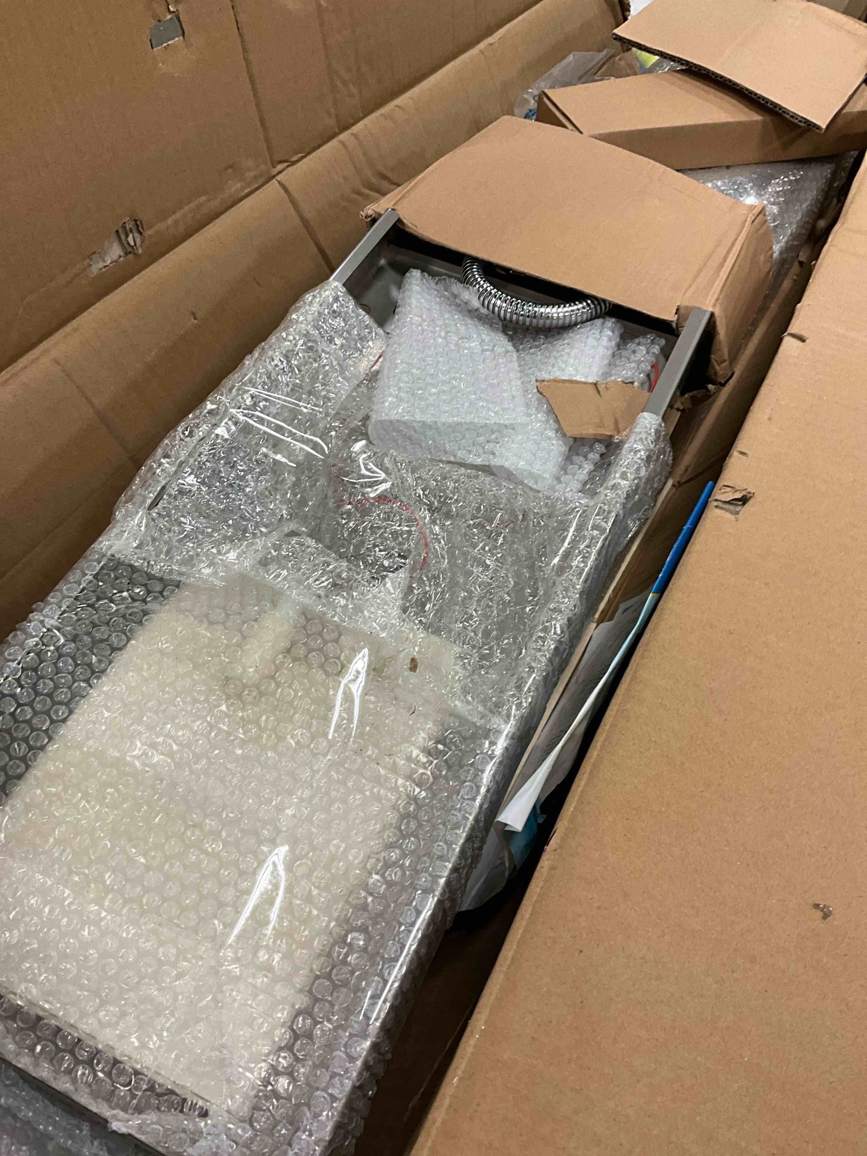 https://s3.amazonaws.com/lotting-images-prod/bidfta/YEL6326178_1717788164178.jpeg