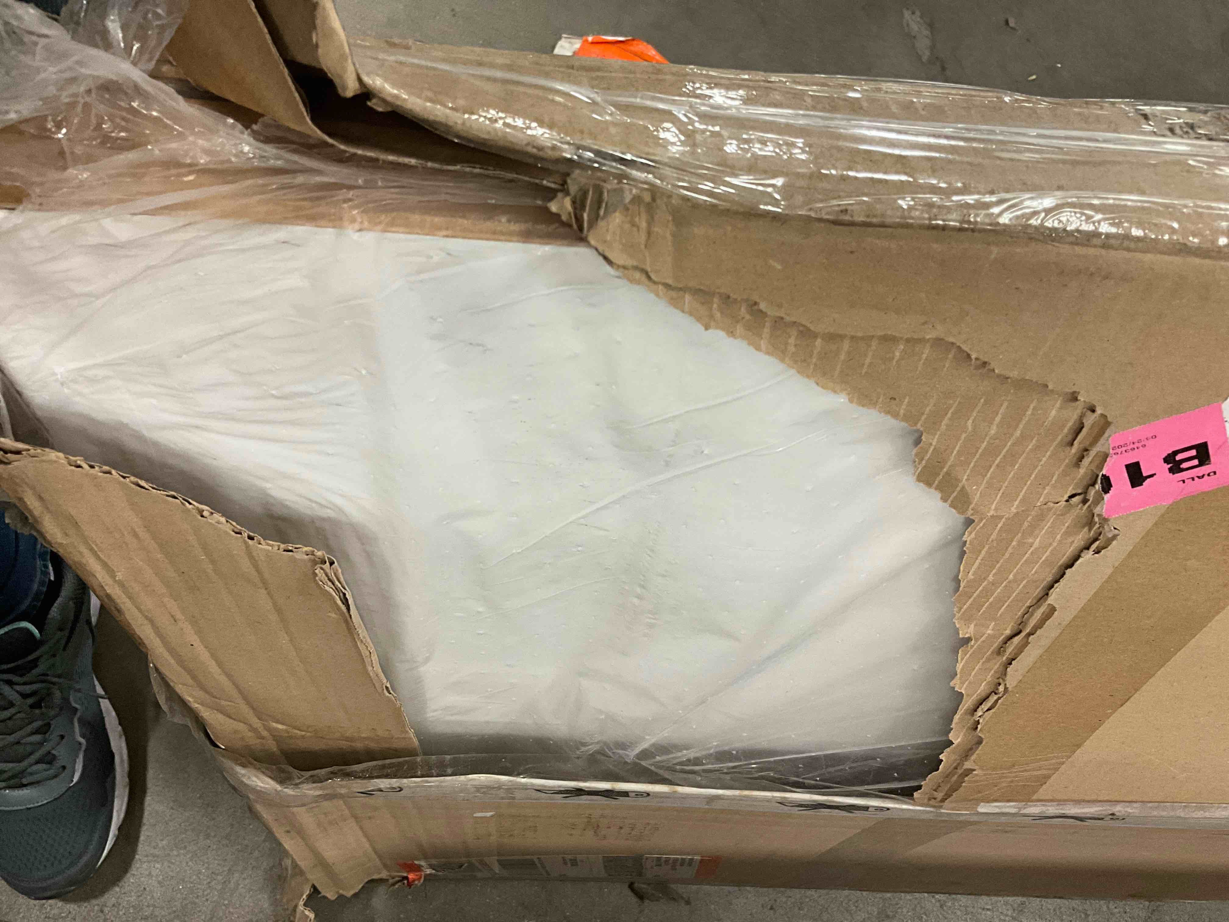 https://s3.amazonaws.com/lotting-images-prod/bidfta/YEL6329530_1714674275497.jpeg