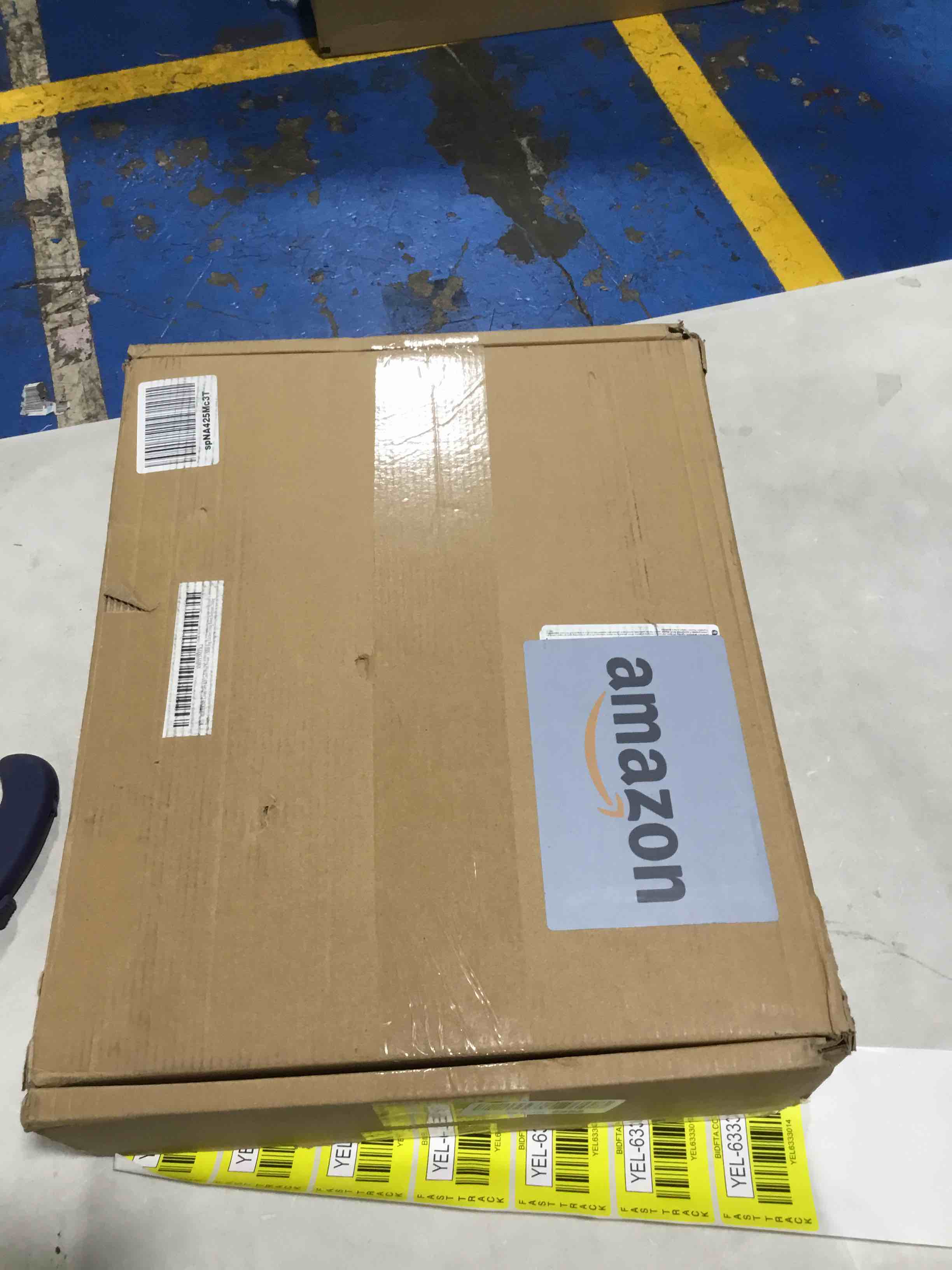 https://s3.amazonaws.com/lotting-images-prod/bidfta/YEL6333014_1715708655851.jpeg