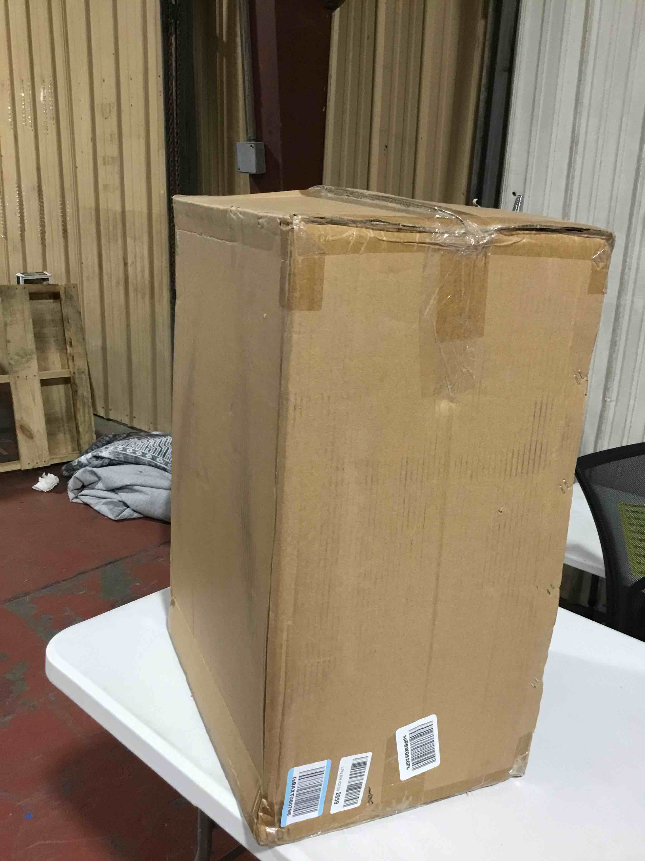 https://s3.amazonaws.com/lotting-images-prod/bidfta/YEL6334222_1712323972180.jpeg