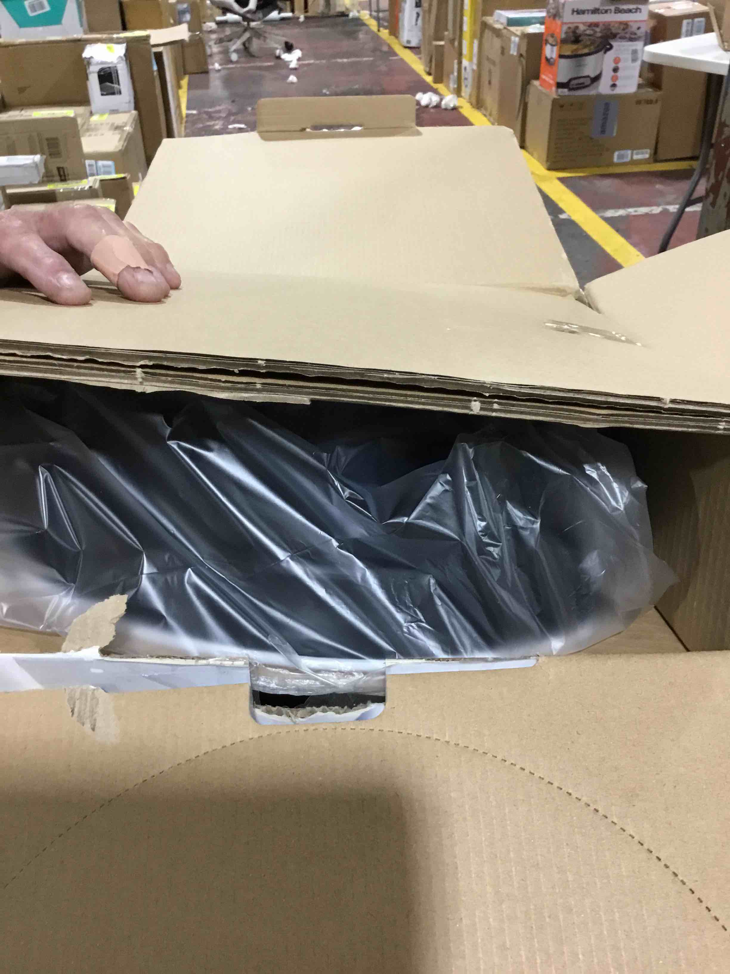 https://s3.amazonaws.com/lotting-images-prod/bidfta/YEL6337006_1713537051609.jpeg