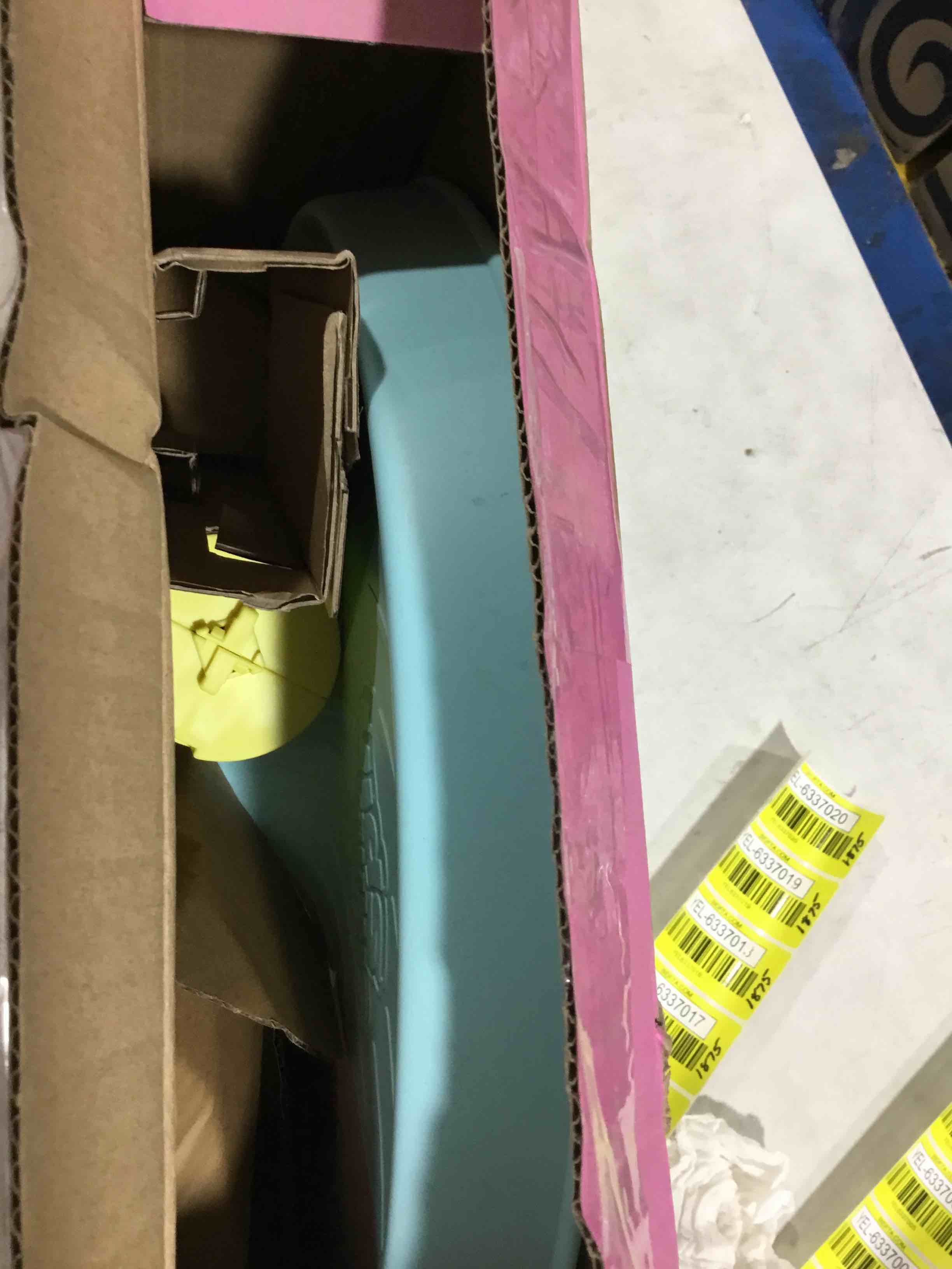 https://s3.amazonaws.com/lotting-images-prod/bidfta/YEL6337016_1713535018469.jpeg