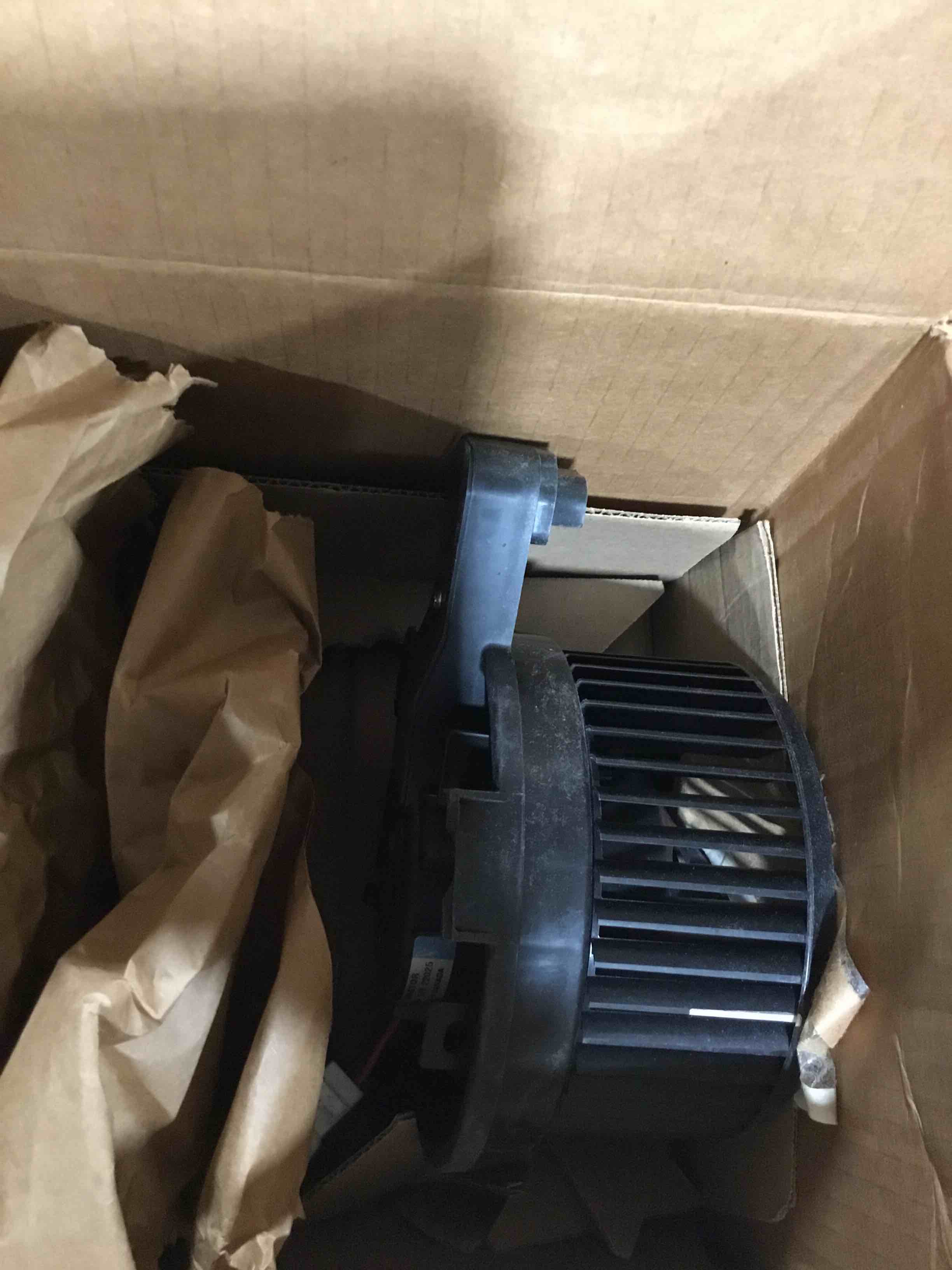 https://s3.amazonaws.com/lotting-images-prod/bidfta/YEL6337020_1713536182458.jpeg