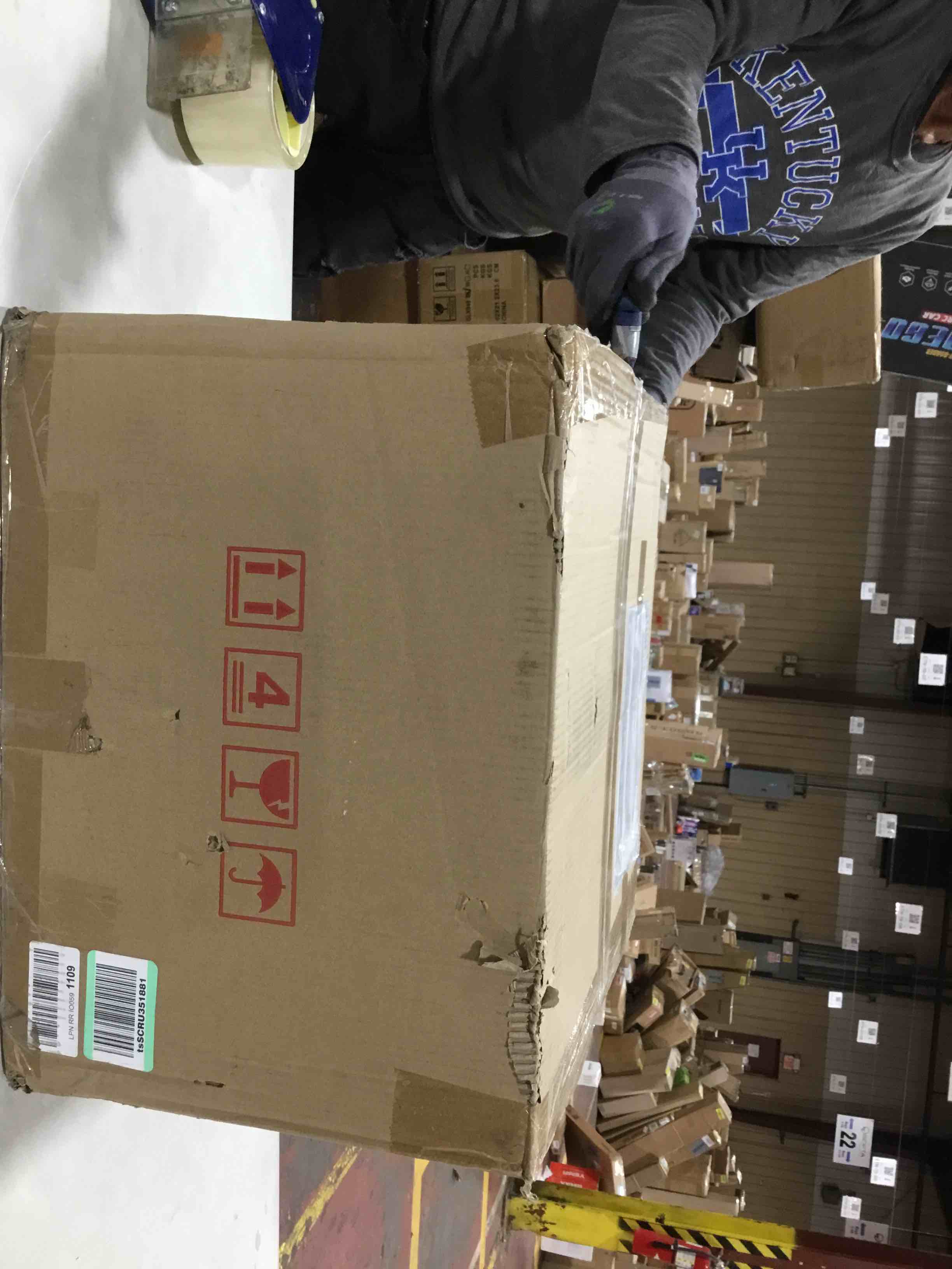 https://s3.amazonaws.com/lotting-images-prod/bidfta/YEL6341507_1716468204846.jpeg