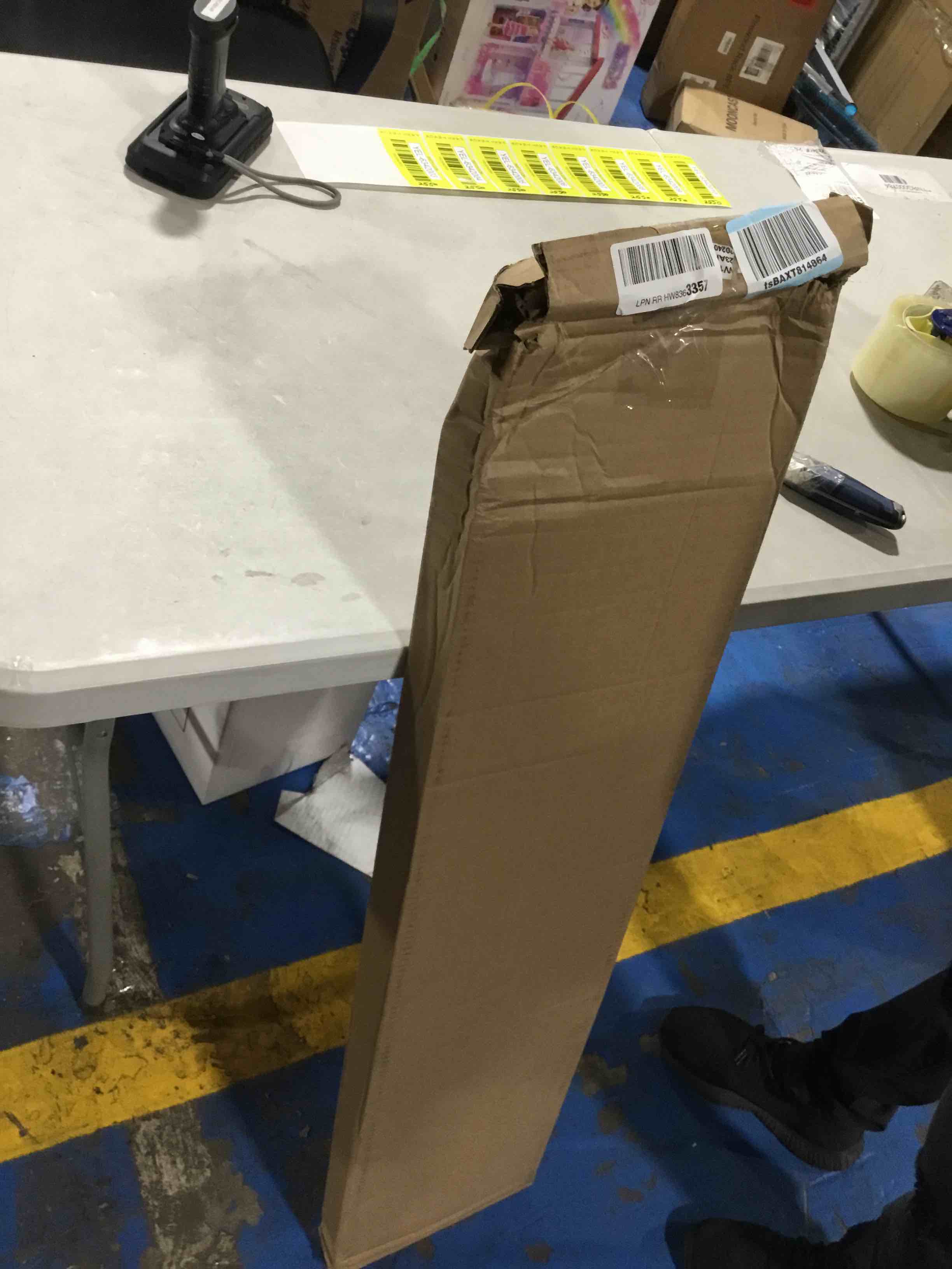 https://s3.amazonaws.com/lotting-images-prod/bidfta/YEL6342003_1716983005369.jpeg