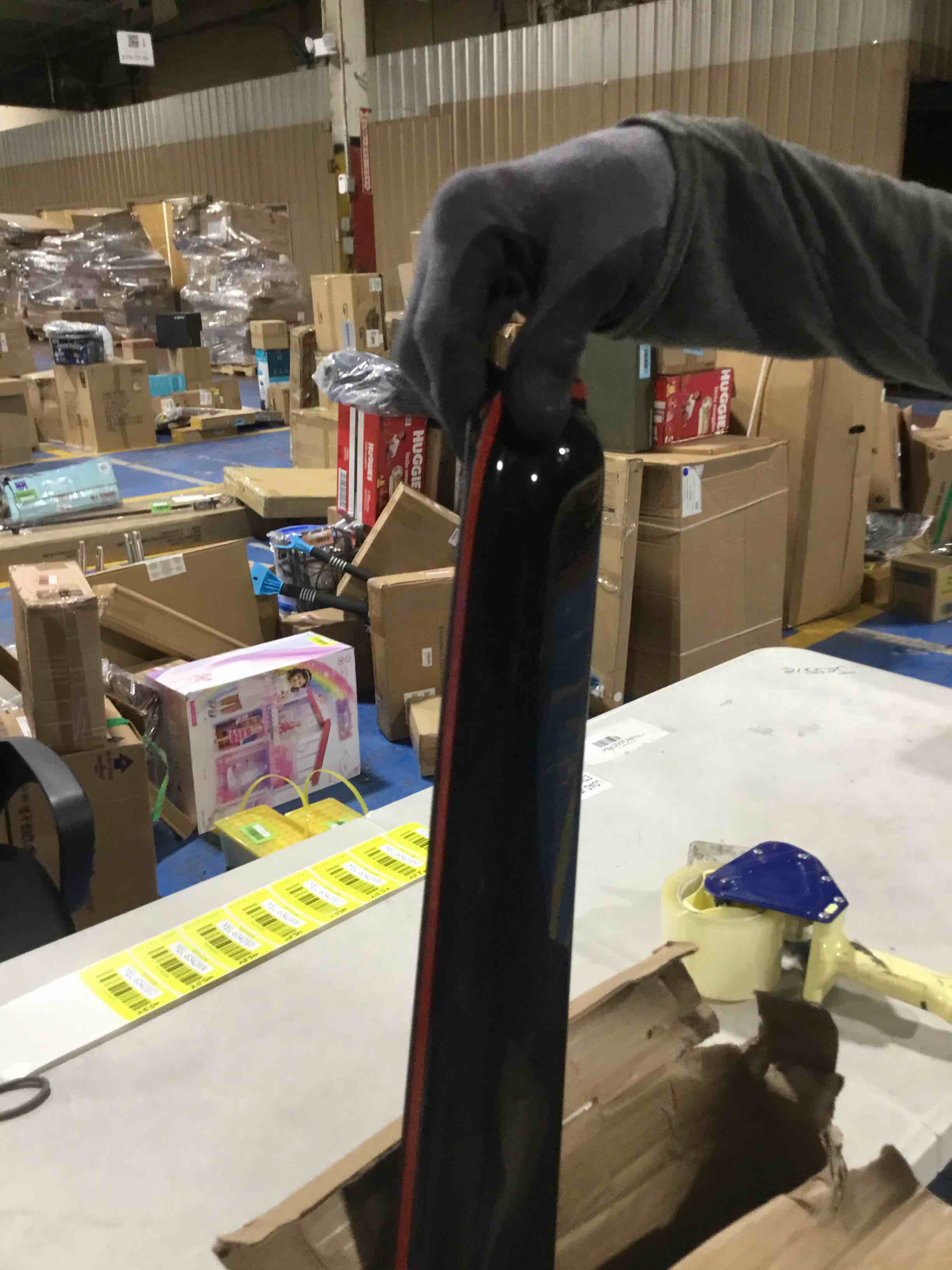 https://s3.amazonaws.com/lotting-images-prod/bidfta/YEL6342003_1716983013783.jpeg
