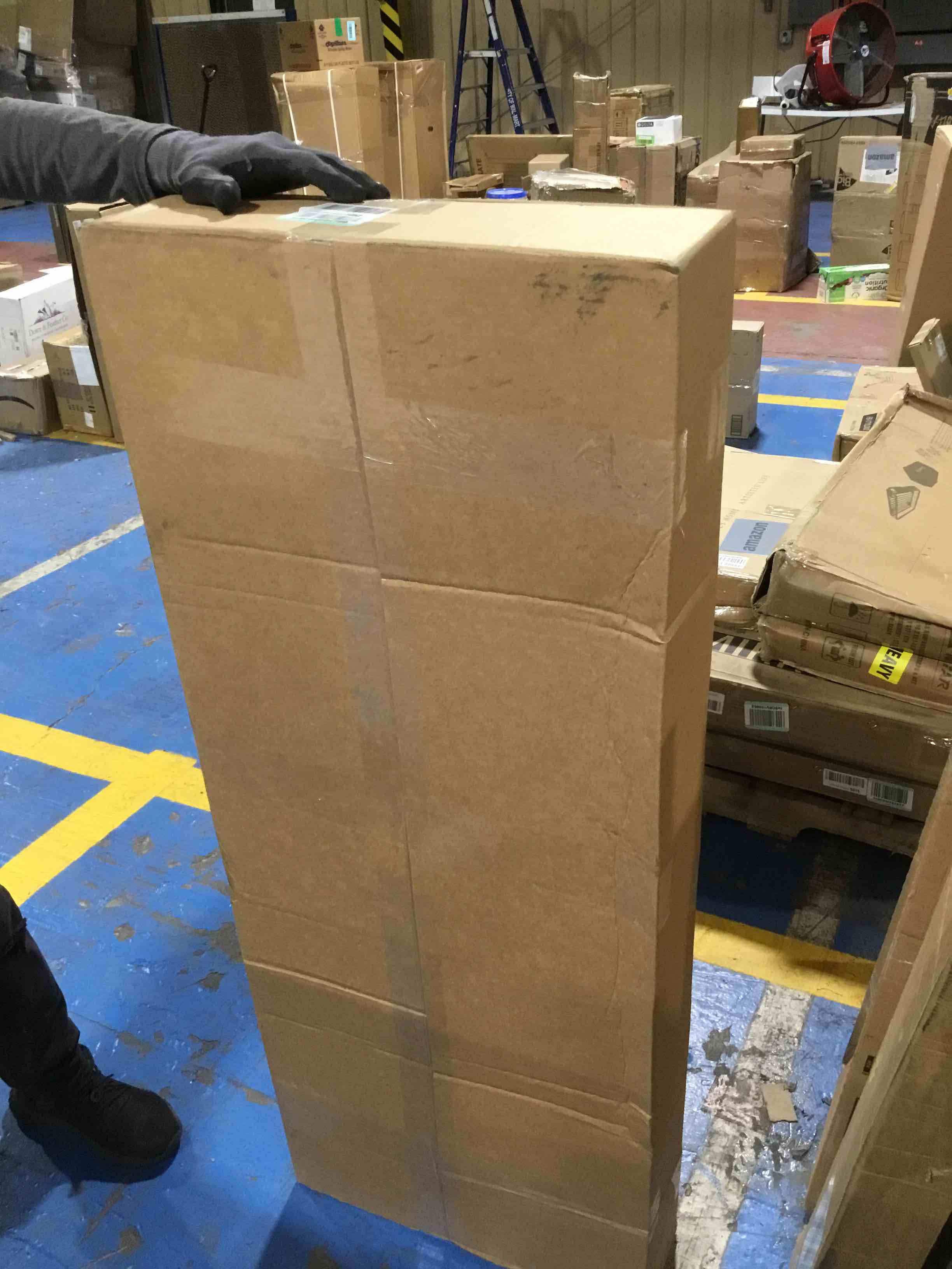 https://s3.amazonaws.com/lotting-images-prod/bidfta/YEL6342010_1716983593057.jpeg