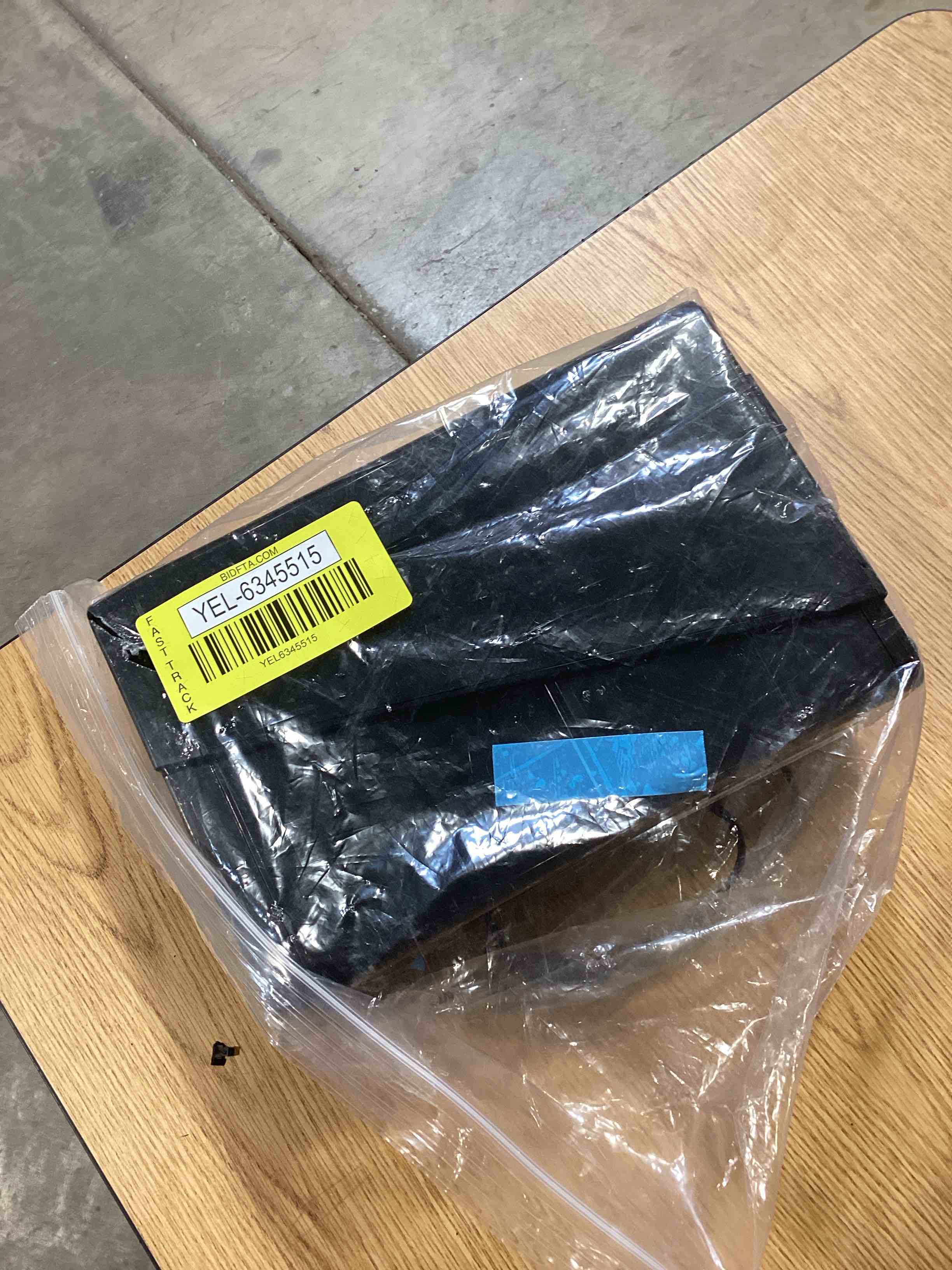 https://s3.amazonaws.com/lotting-images-prod/bidfta/YEL6345515_1714413021137.jpeg